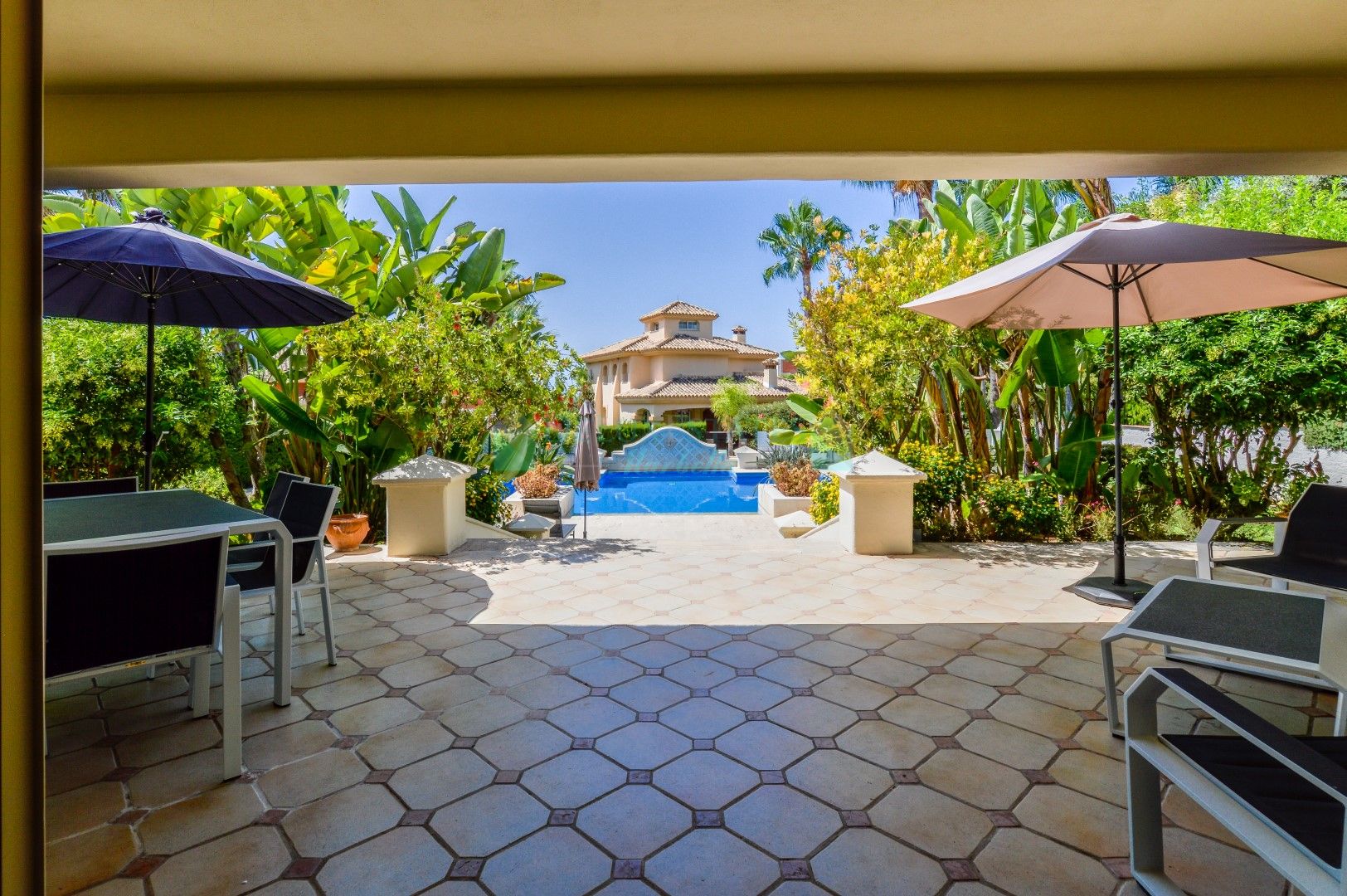 Villa en venta en Costabella, Marbella Este