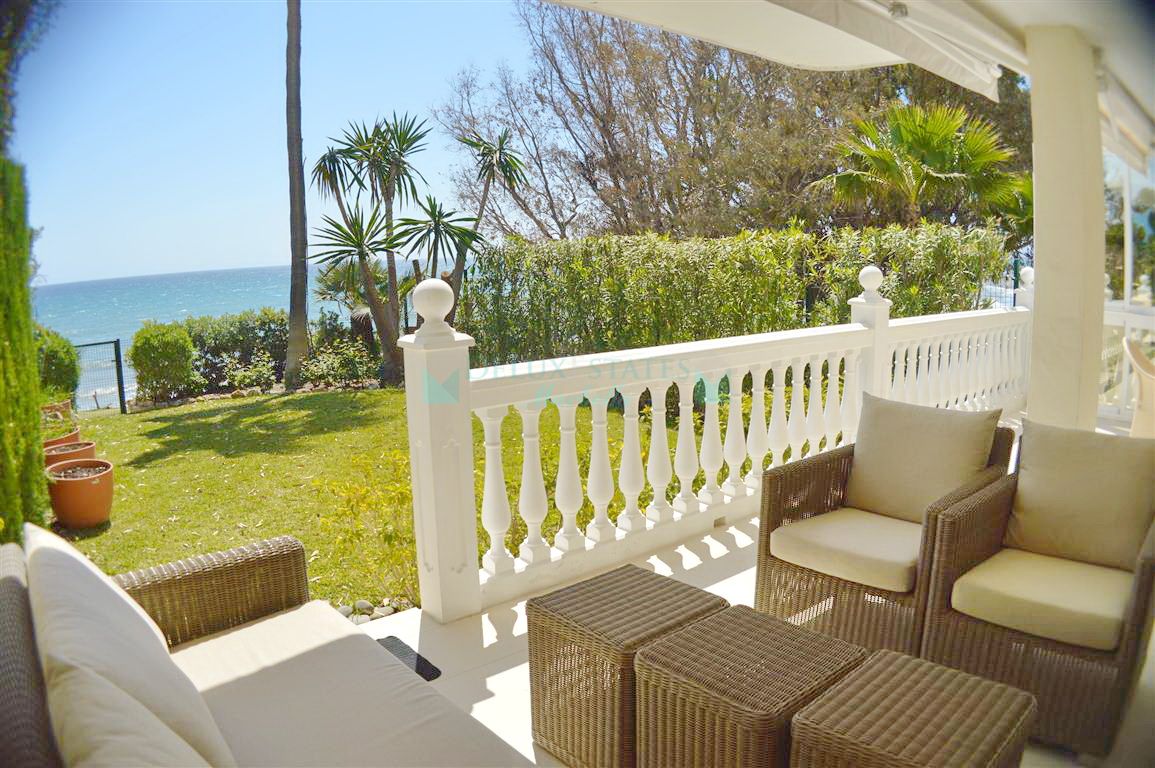 Photo Gallery - Beautiful frontline beach semi-detached house for sale in New Golden Mile, Estepona, Costa del Sol