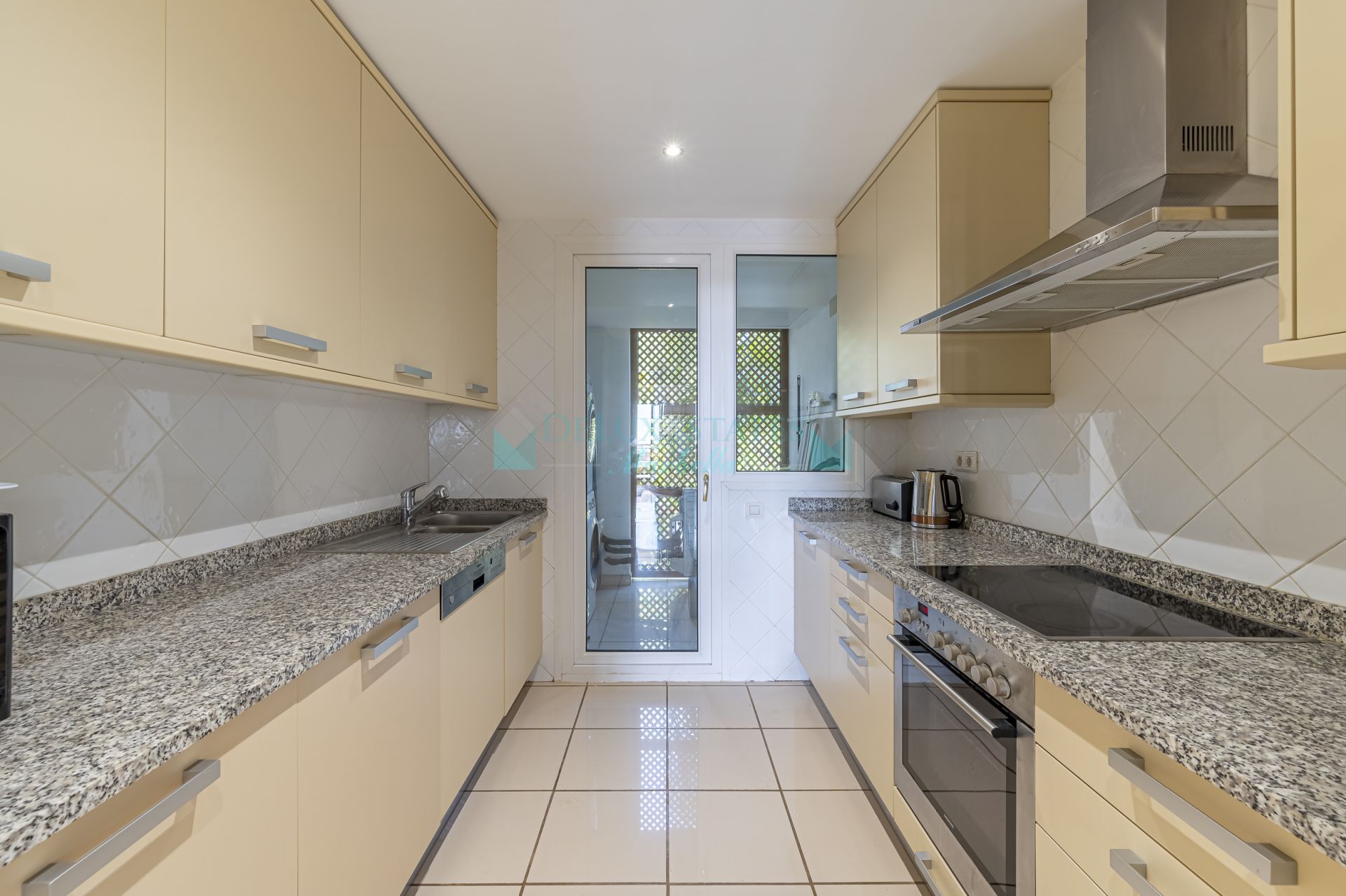 Apartamento en venta en Benavista, Estepona