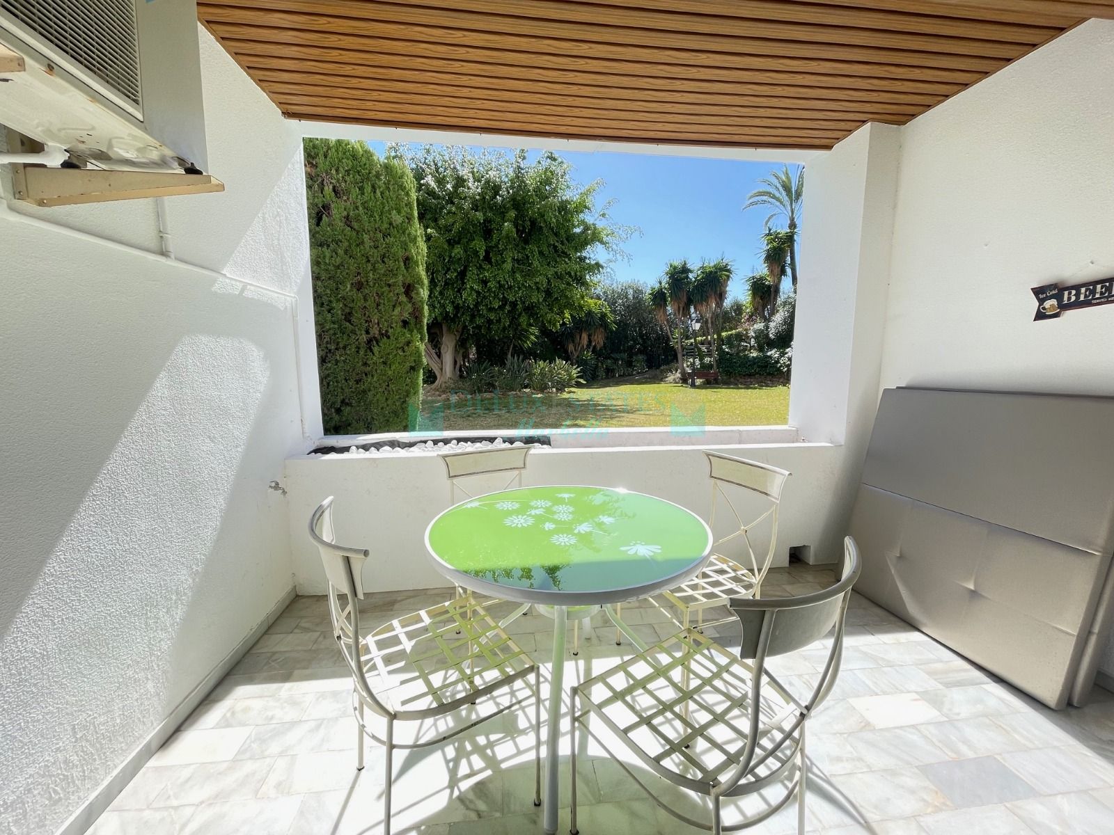 Apartamento Planta Baja en venta en Las Brisas, Nueva Andalucia