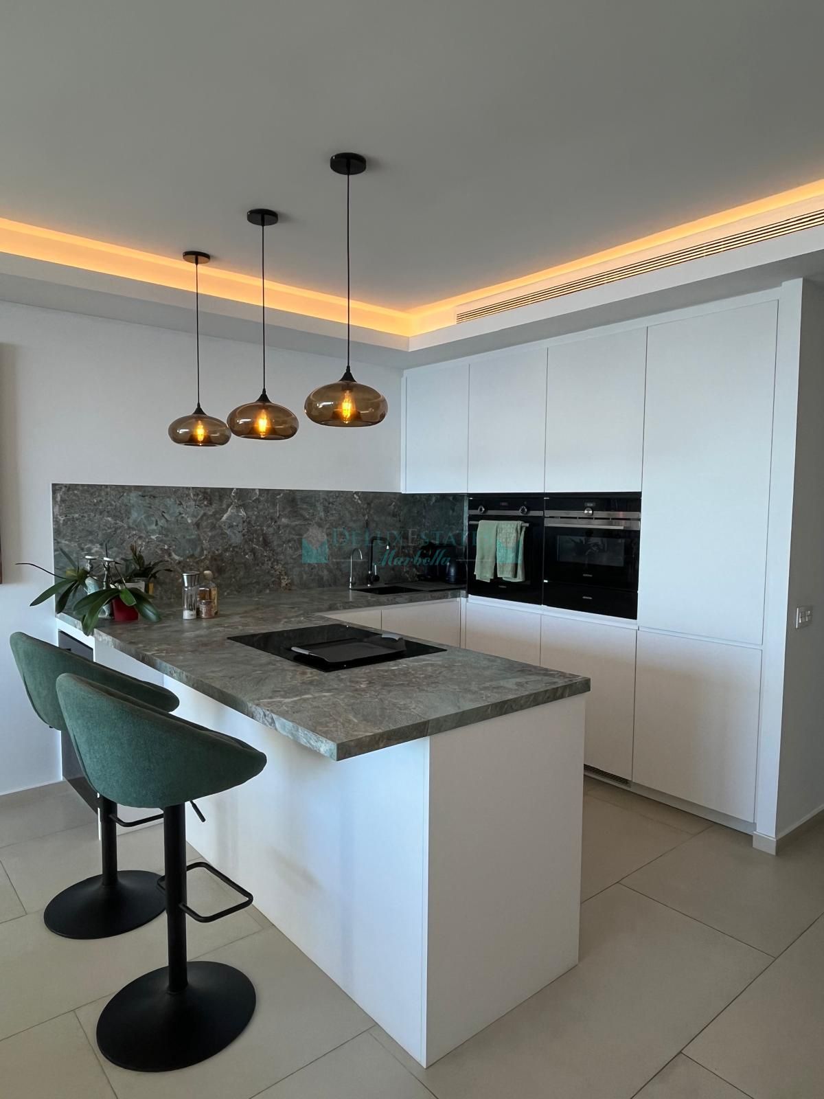 Apartamento en venta en Estepona Puerto, Estepona