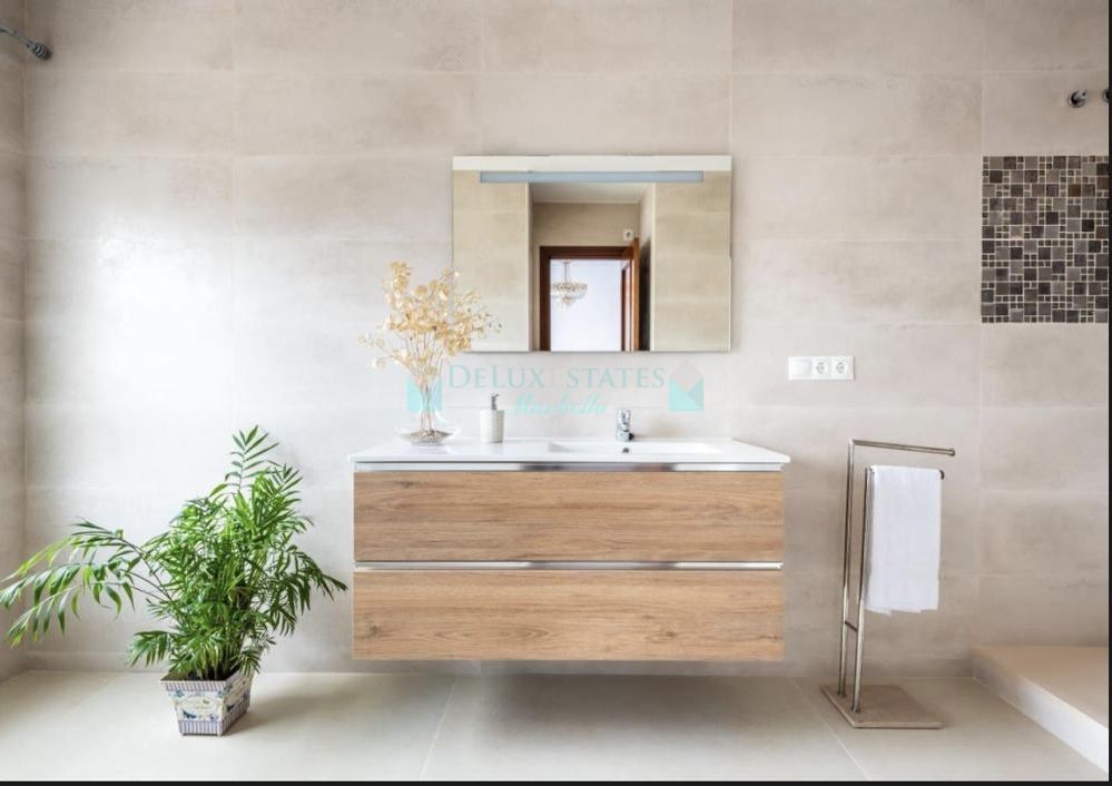 Semi Detached House for rent in Bello Horizonte, Marbella East