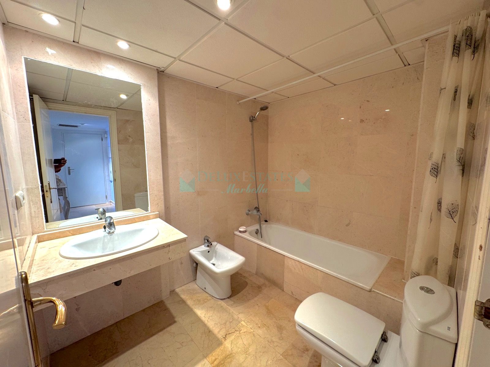 Apartment for sale in Las Lomas de Rio Real, Marbella East