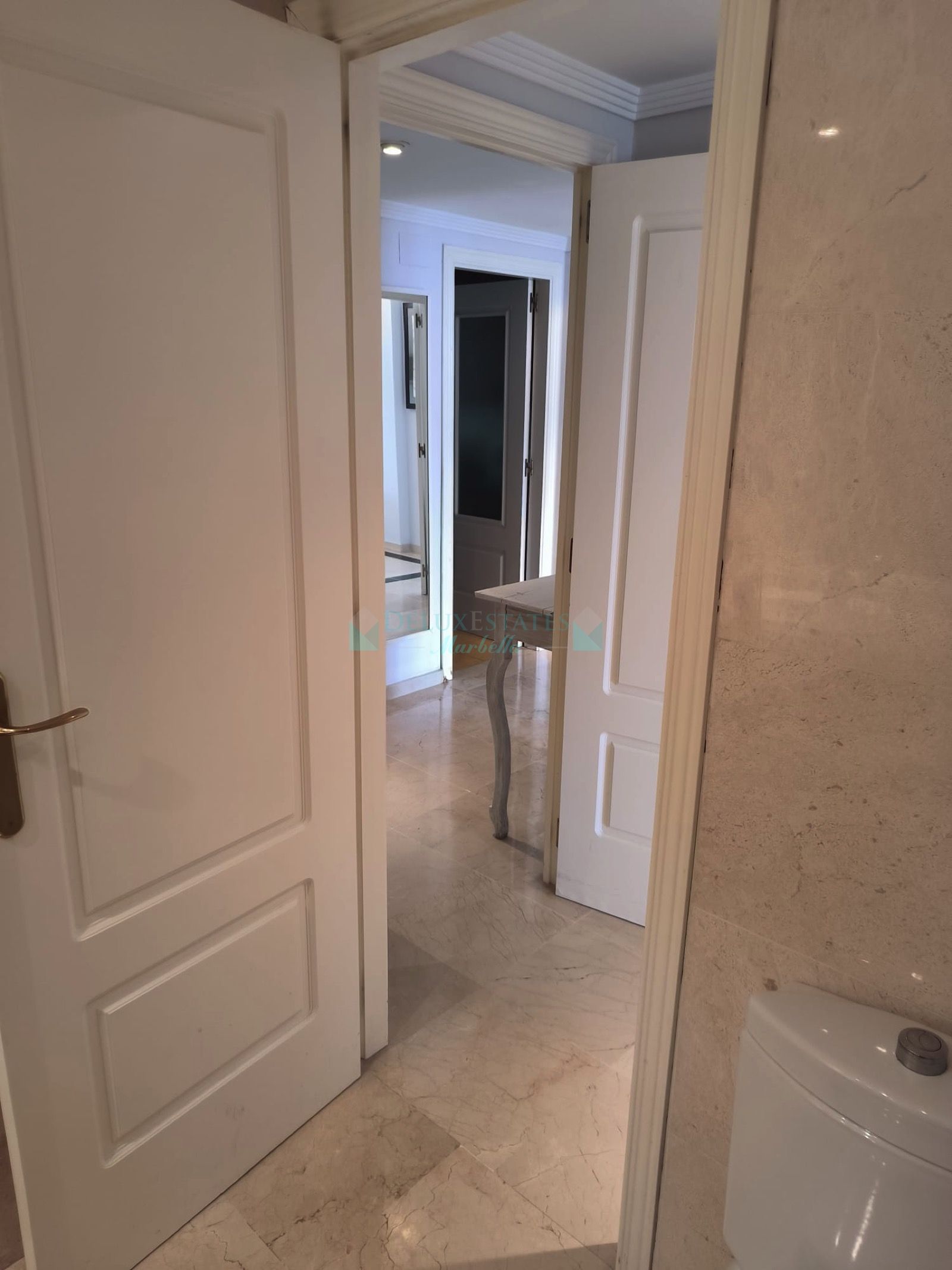 Apartment for sale in Las Lomas de Rio Real, Marbella East