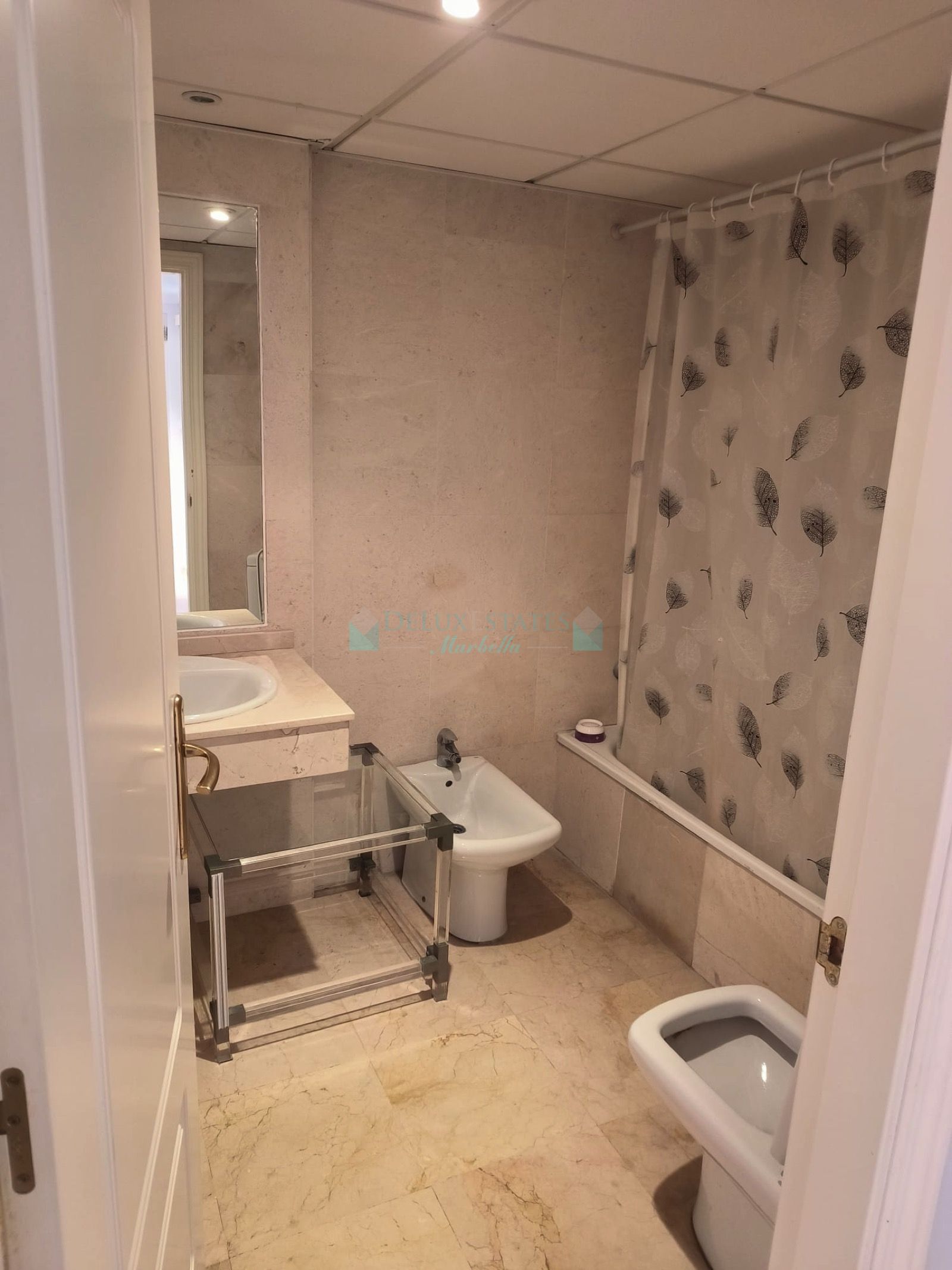 Apartment for sale in Las Lomas de Rio Real, Marbella East