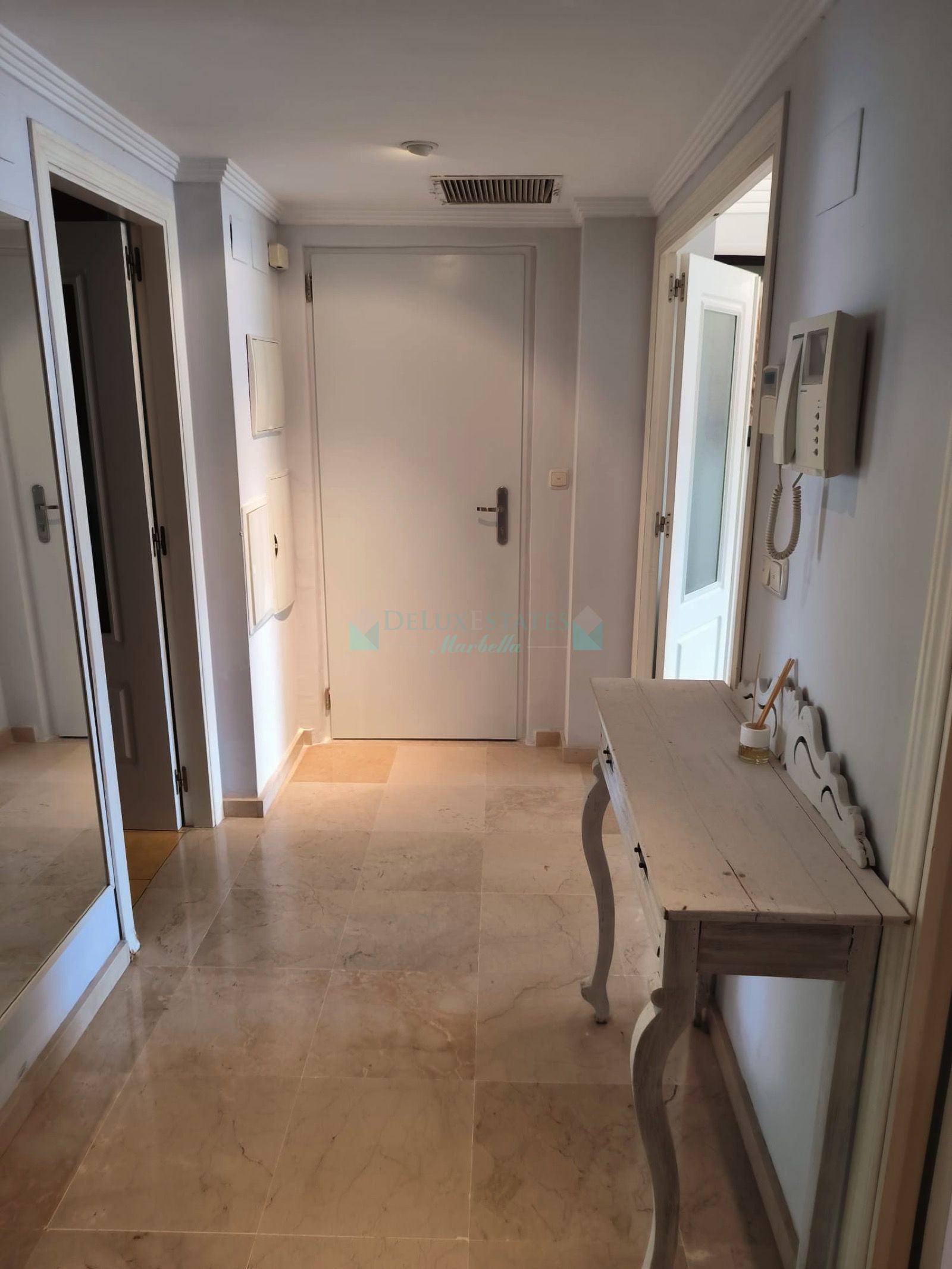 Apartment for sale in Las Lomas de Rio Real, Marbella East