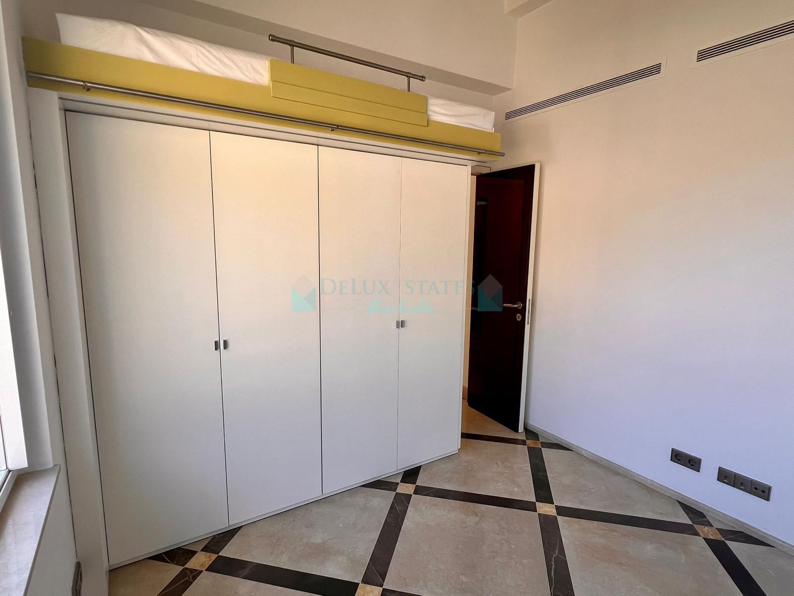 Atico Duplex en venta en Los Almendros, Benahavis