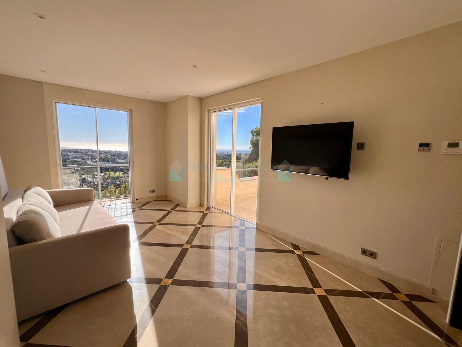 Atico Duplex en venta en Los Almendros, Benahavis