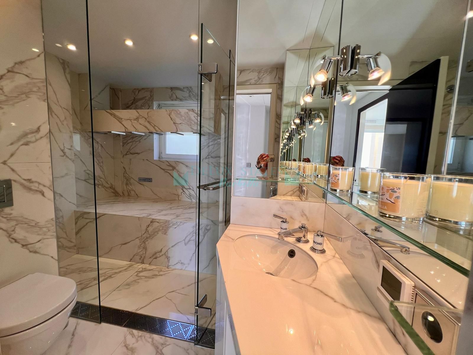 Atico Duplex en venta en Los Almendros, Benahavis