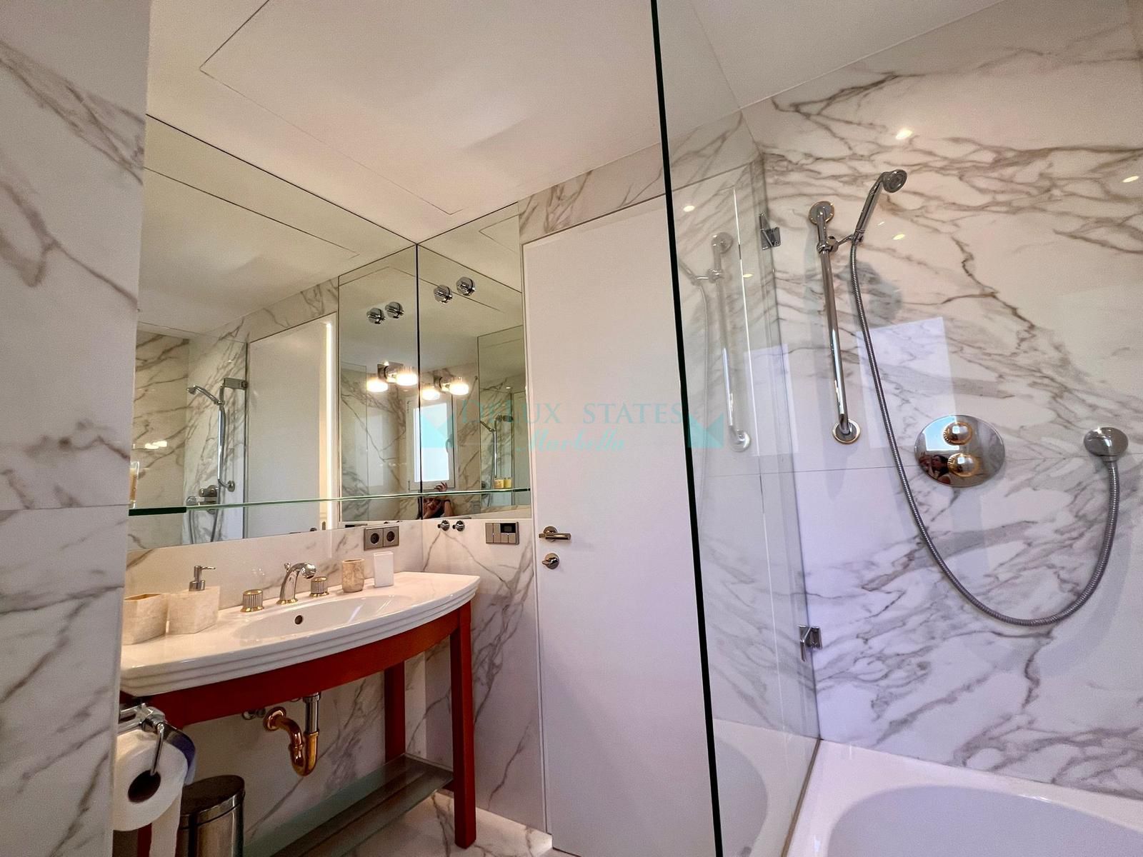 Atico Duplex en venta en Los Almendros, Benahavis