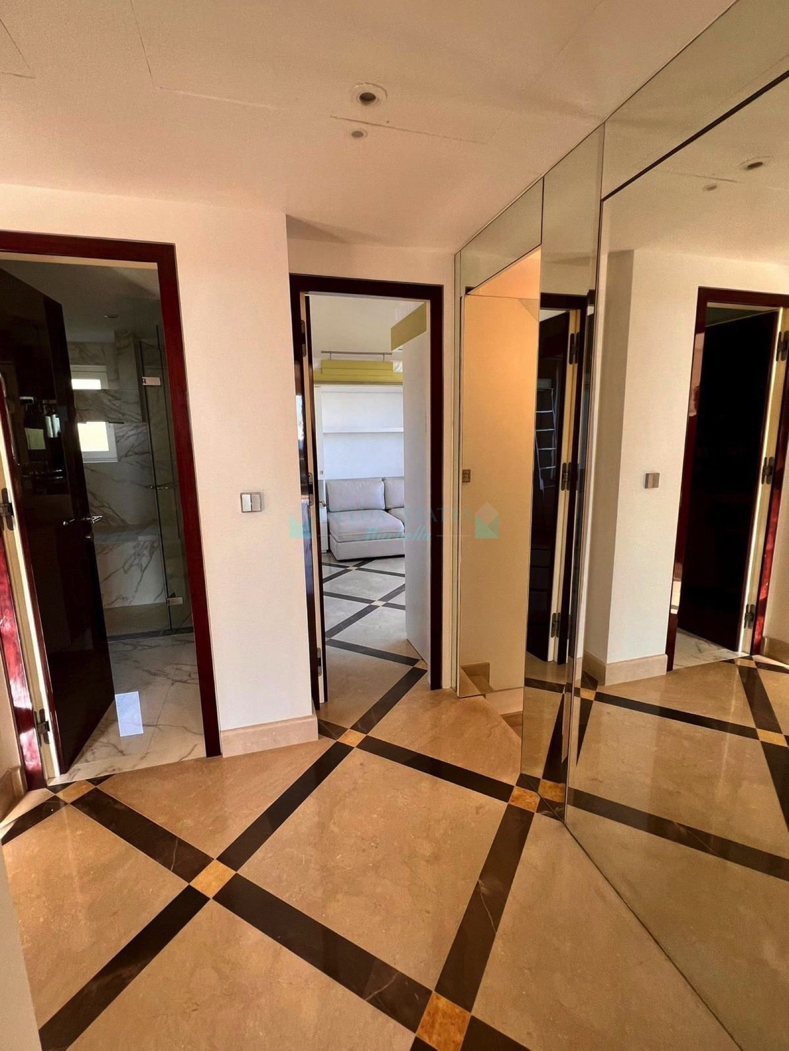 Atico Duplex en venta en Los Almendros, Benahavis