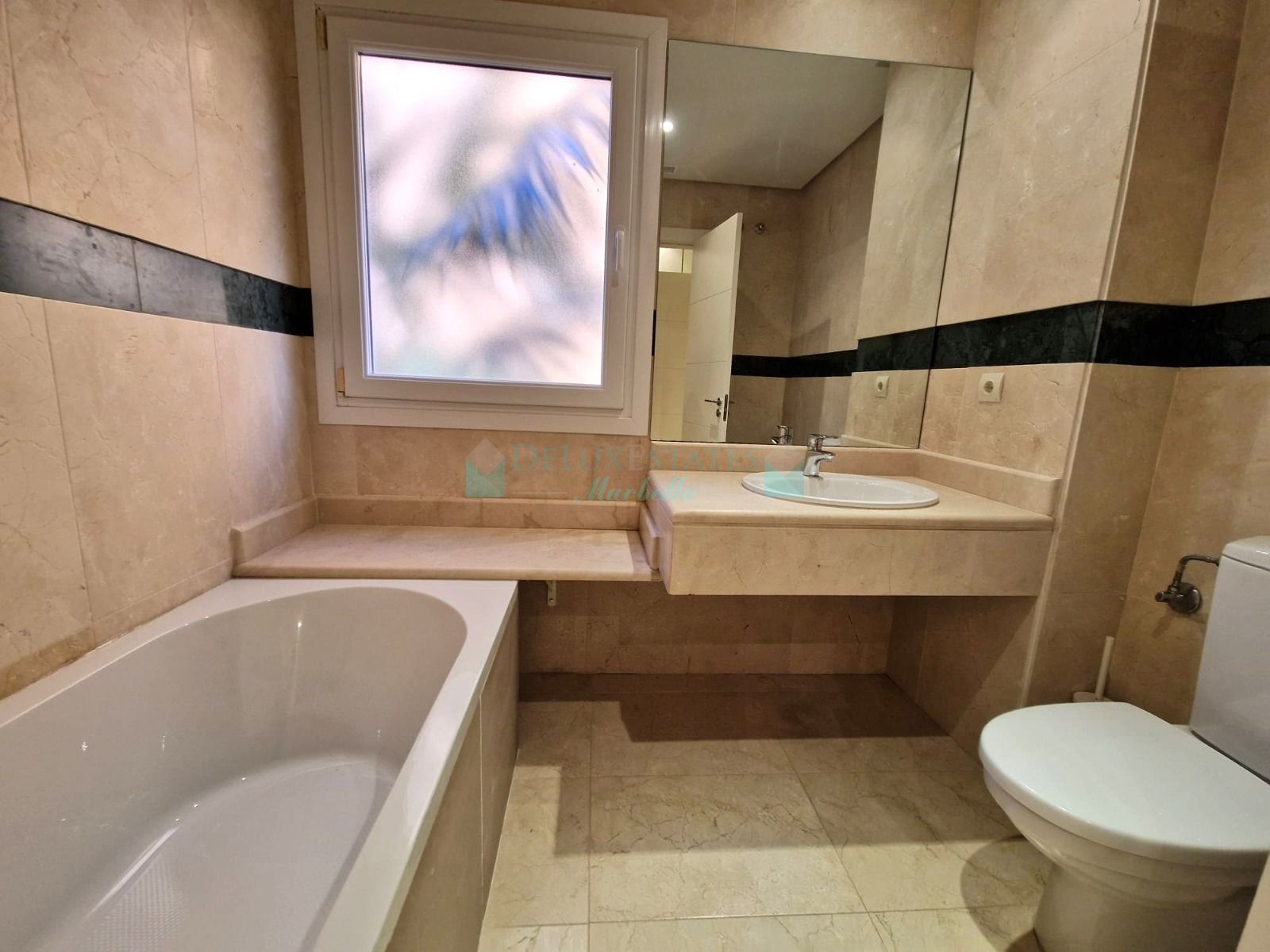 Apartment for sale in Vista Real, Nueva Andalucia