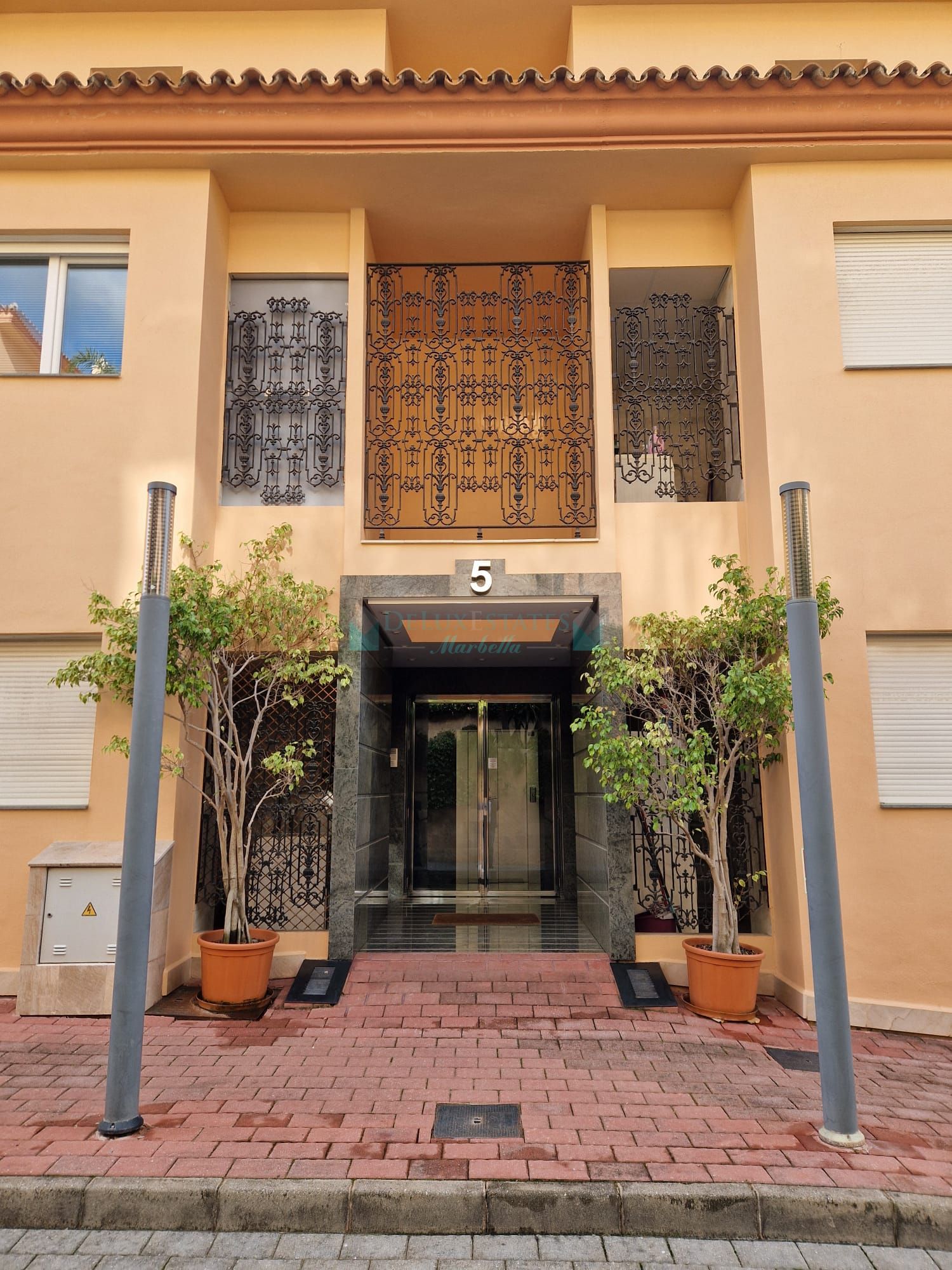 Apartment for sale in Vista Real, Nueva Andalucia