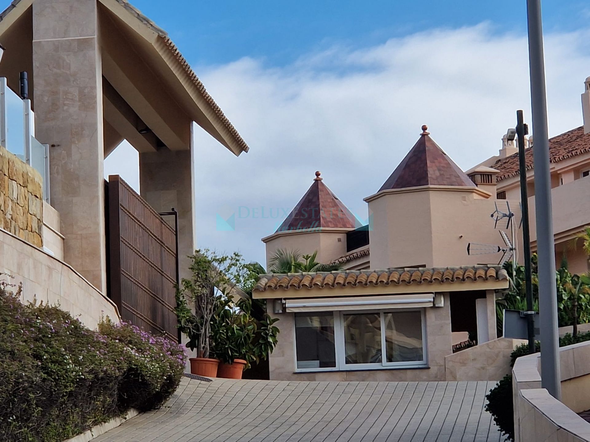 Apartment for sale in Vista Real, Nueva Andalucia