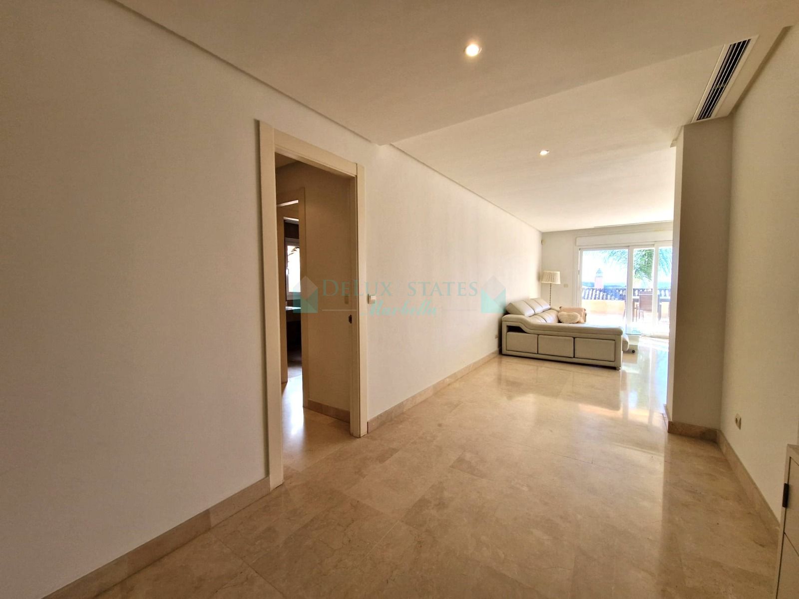 Apartment for sale in Vista Real, Nueva Andalucia