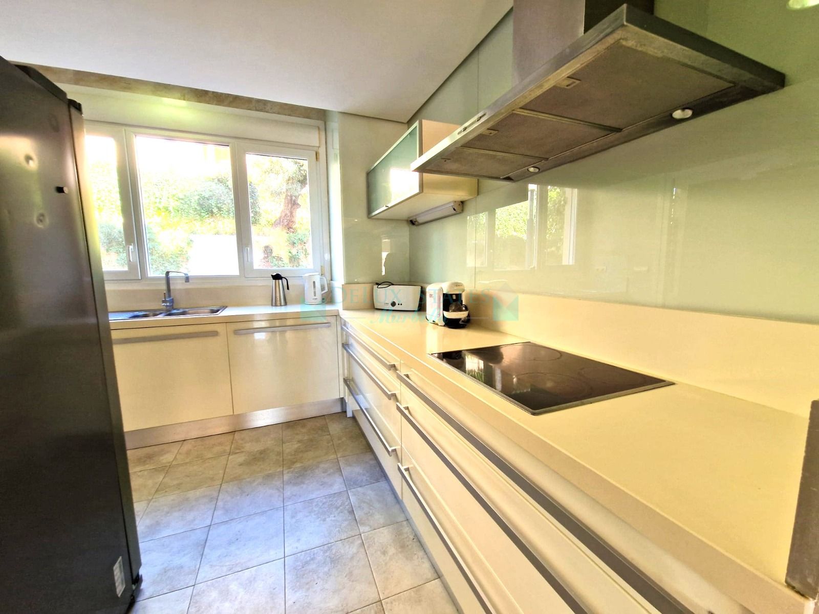 Apartment for sale in Vista Real, Nueva Andalucia