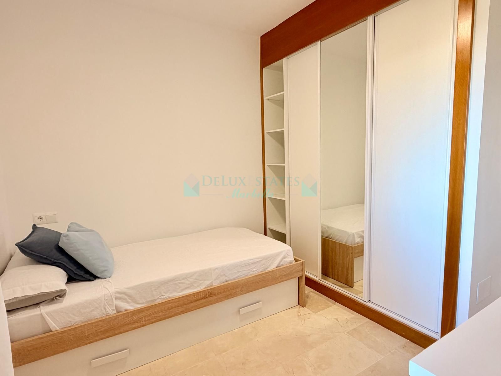 Apartamento en venta en Estepona Puerto, Estepona