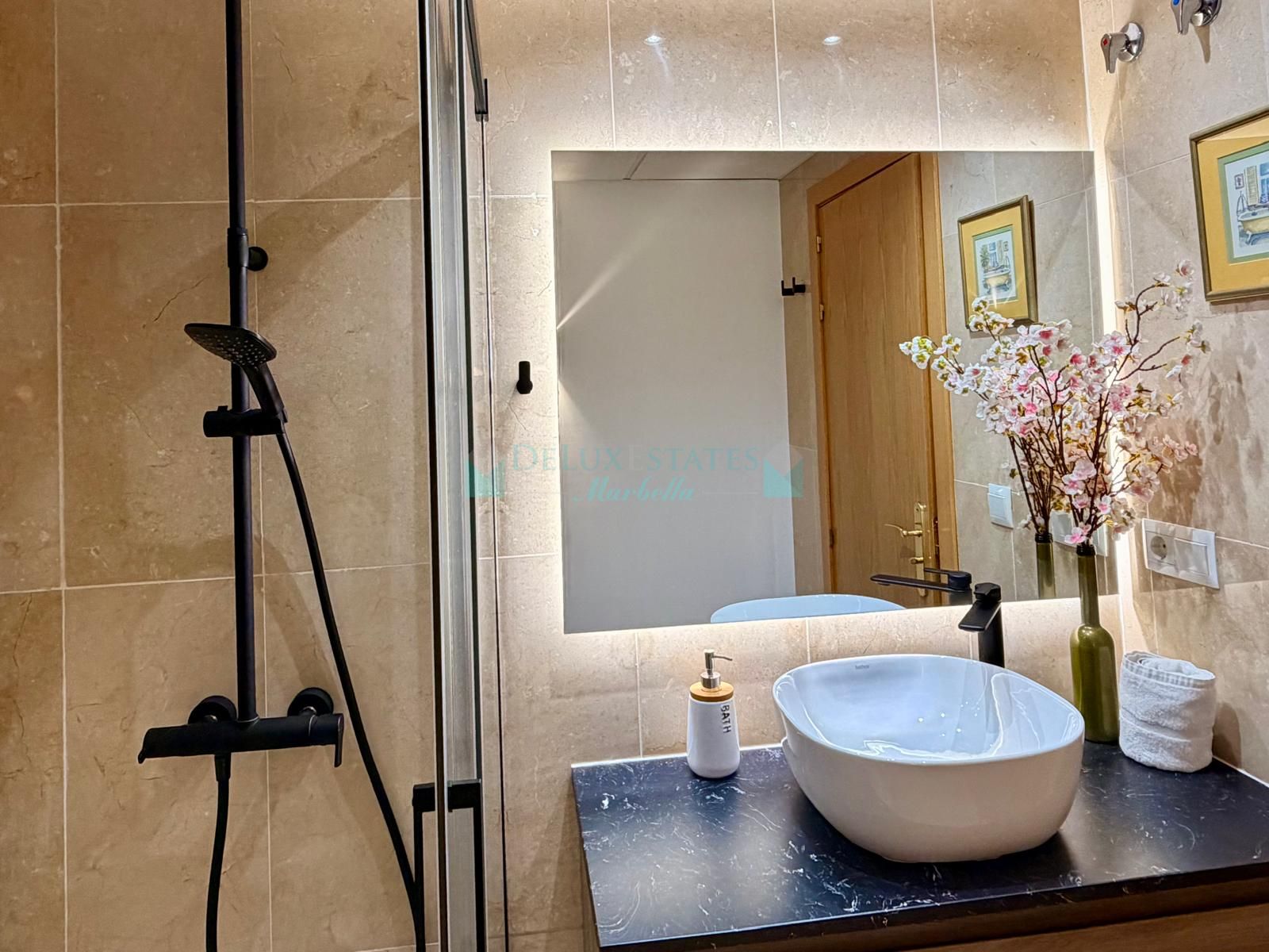 Apartamento en venta en Estepona Puerto, Estepona