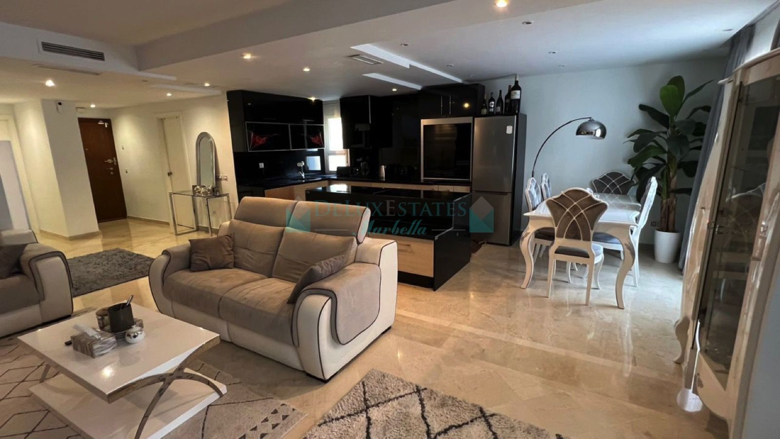 Apartment for sale in Aloha Royal, Nueva Andalucia