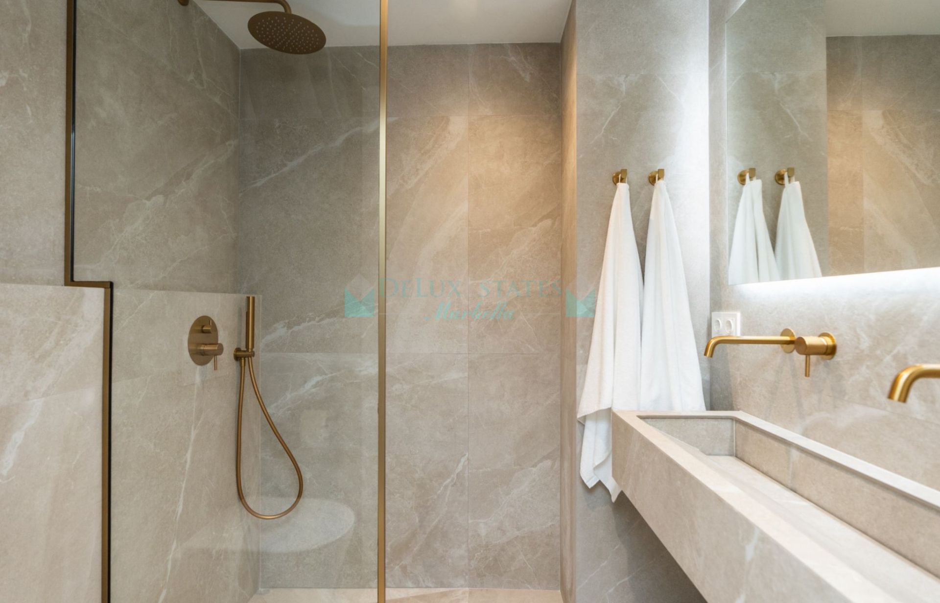 Town House for sale in La Rinconada, Nueva Andalucia