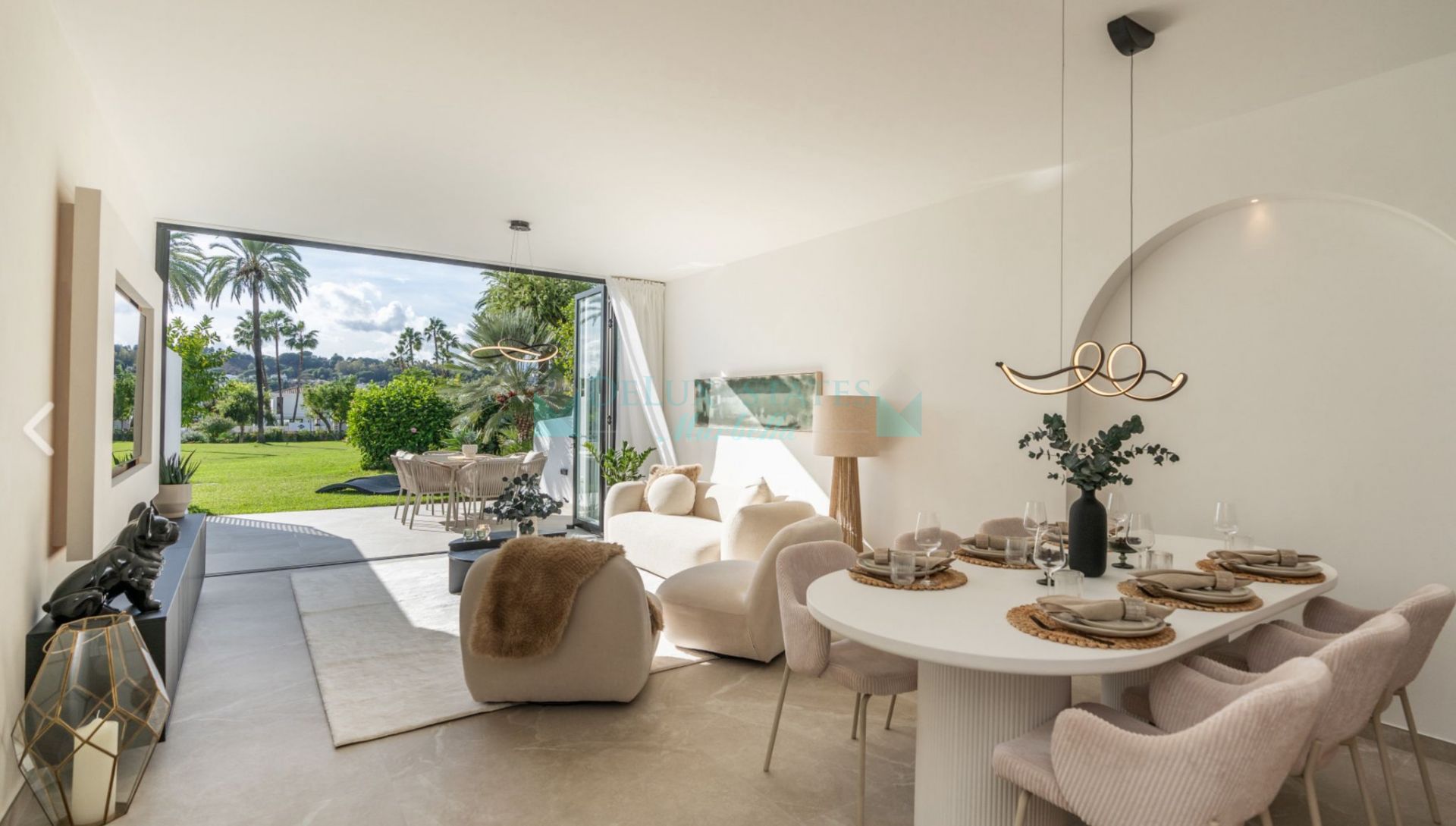Town House for sale in La Rinconada, Nueva Andalucia