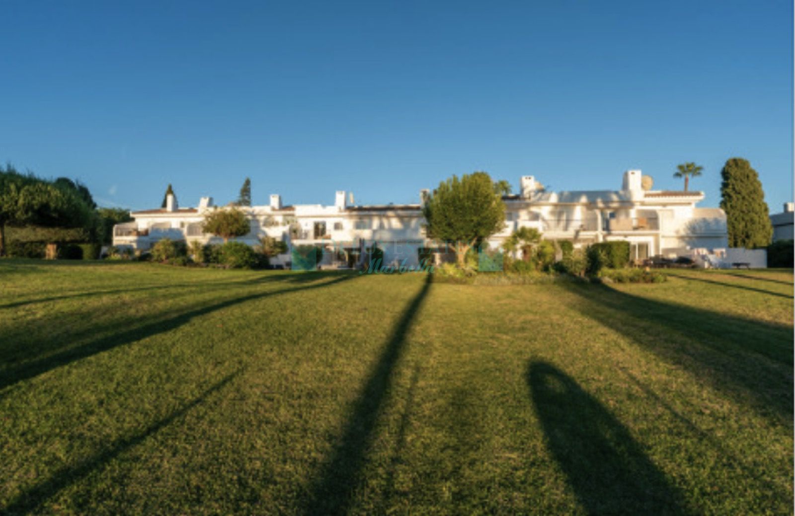 Town House for sale in La Rinconada, Nueva Andalucia