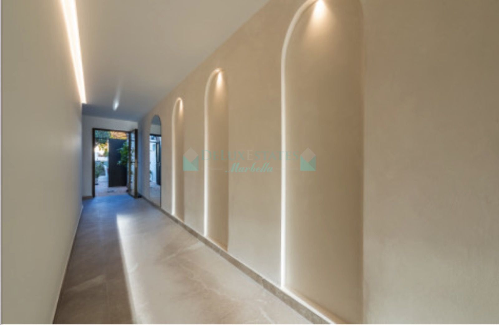 Town House for sale in La Rinconada, Nueva Andalucia