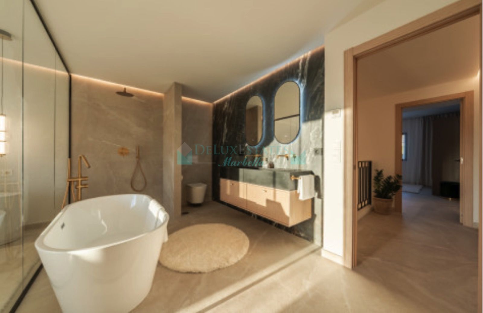 Town House for sale in La Rinconada, Nueva Andalucia