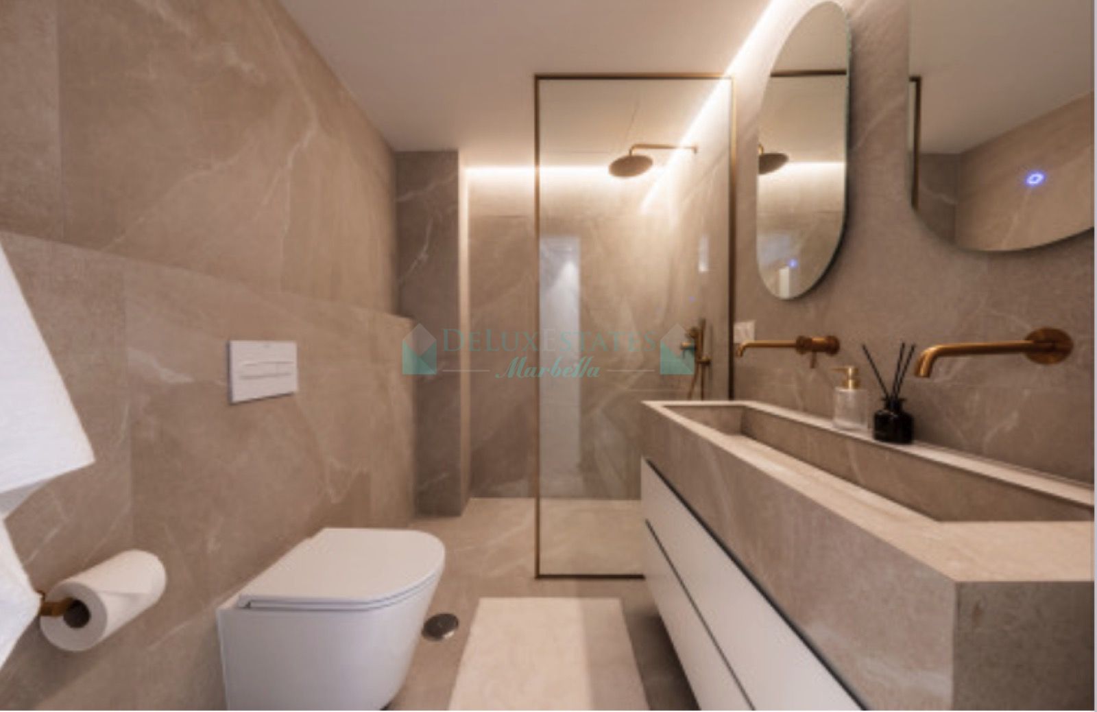 Town House for sale in La Rinconada, Nueva Andalucia