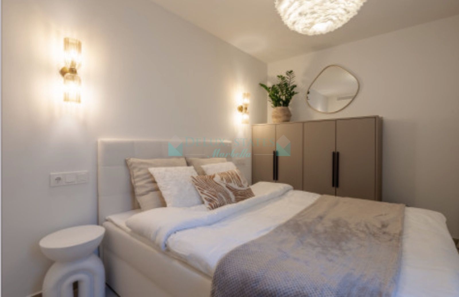 Town House for sale in La Rinconada, Nueva Andalucia
