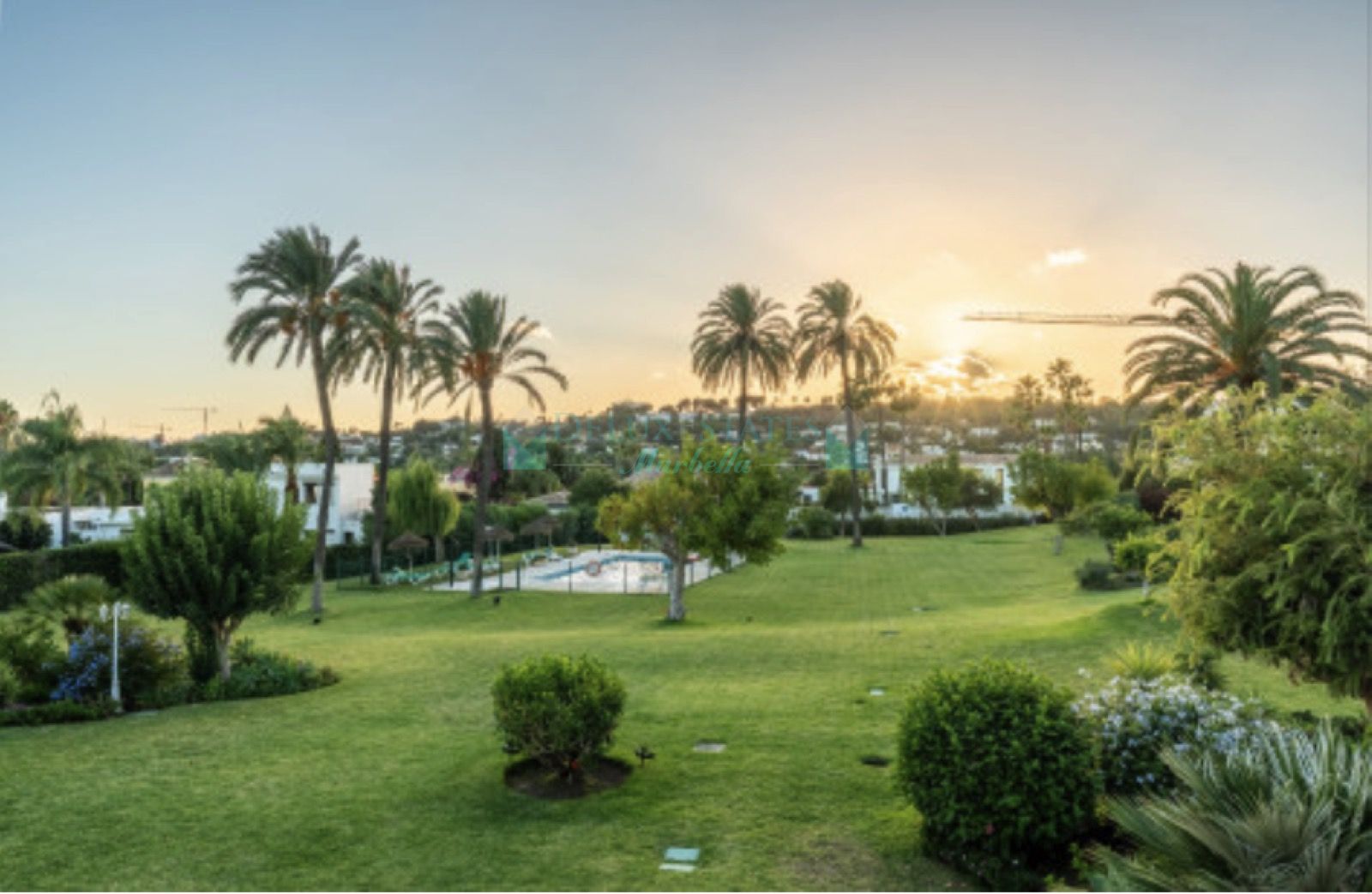 Town House for sale in La Rinconada, Nueva Andalucia