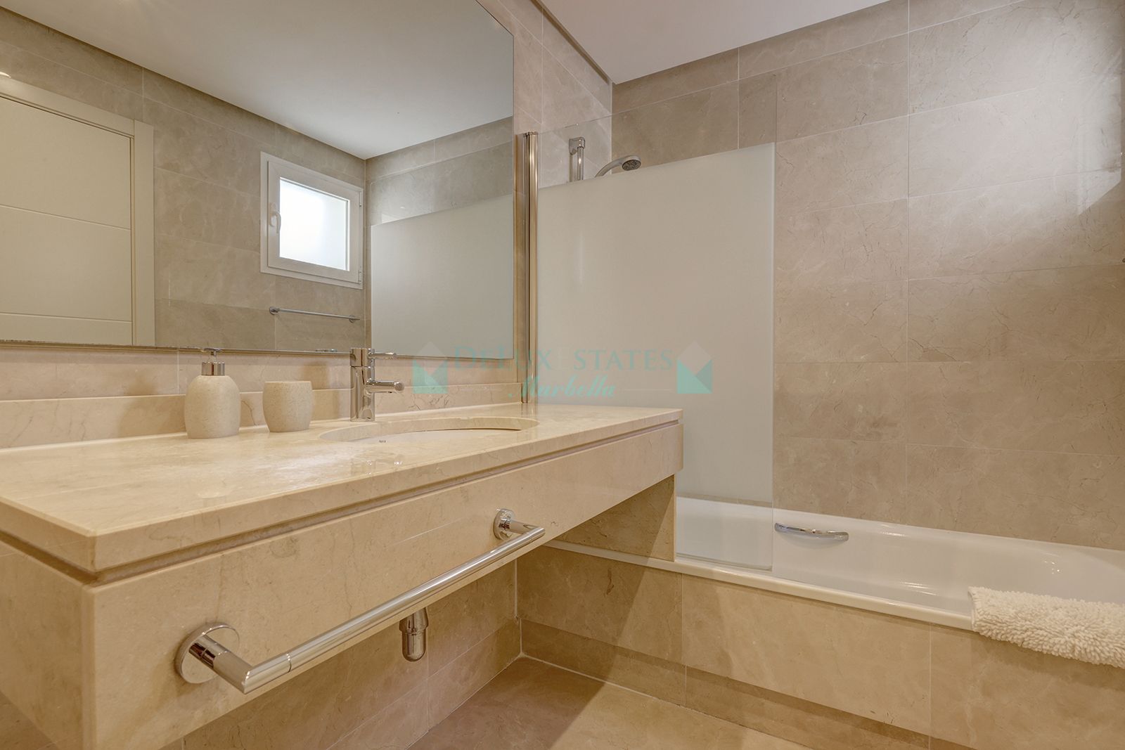 Penthouse for sale in Alcazaba Lagoon, Casares