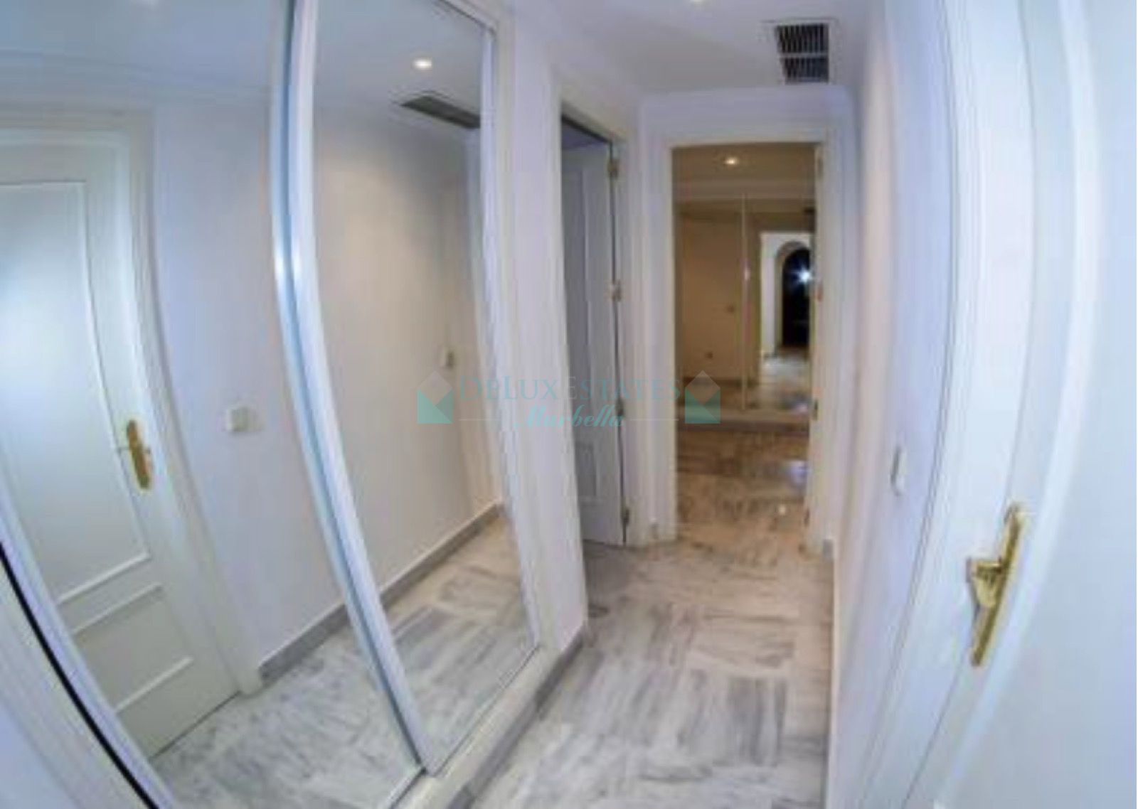 Apartment for sale in La Dama de Noche, Nueva Andalucia