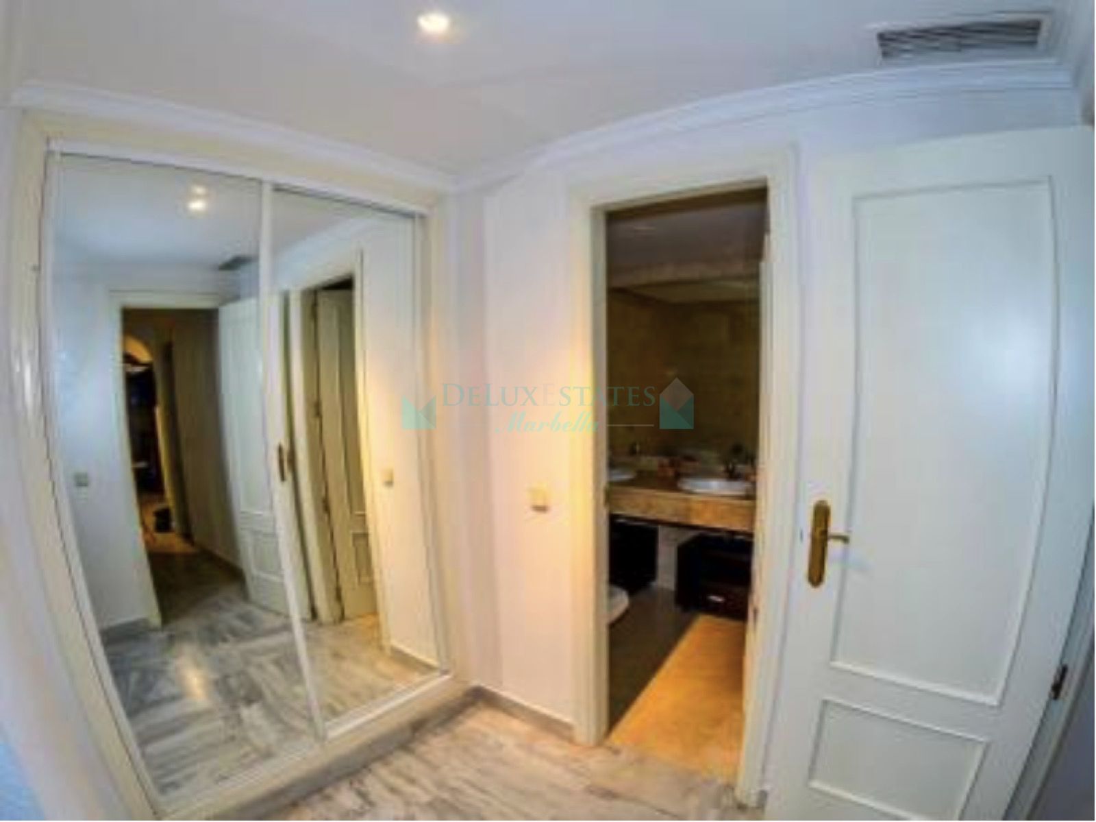 Apartment for sale in La Dama de Noche, Nueva Andalucia