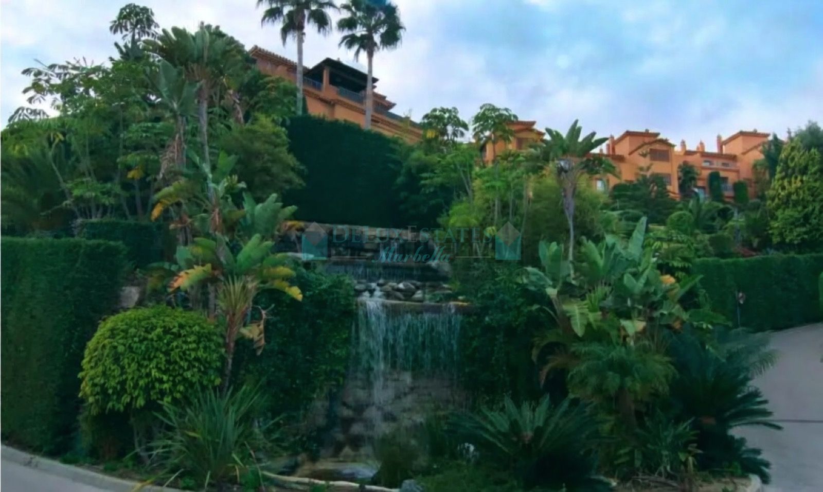 Apartment for sale in Benatalaya, Estepona