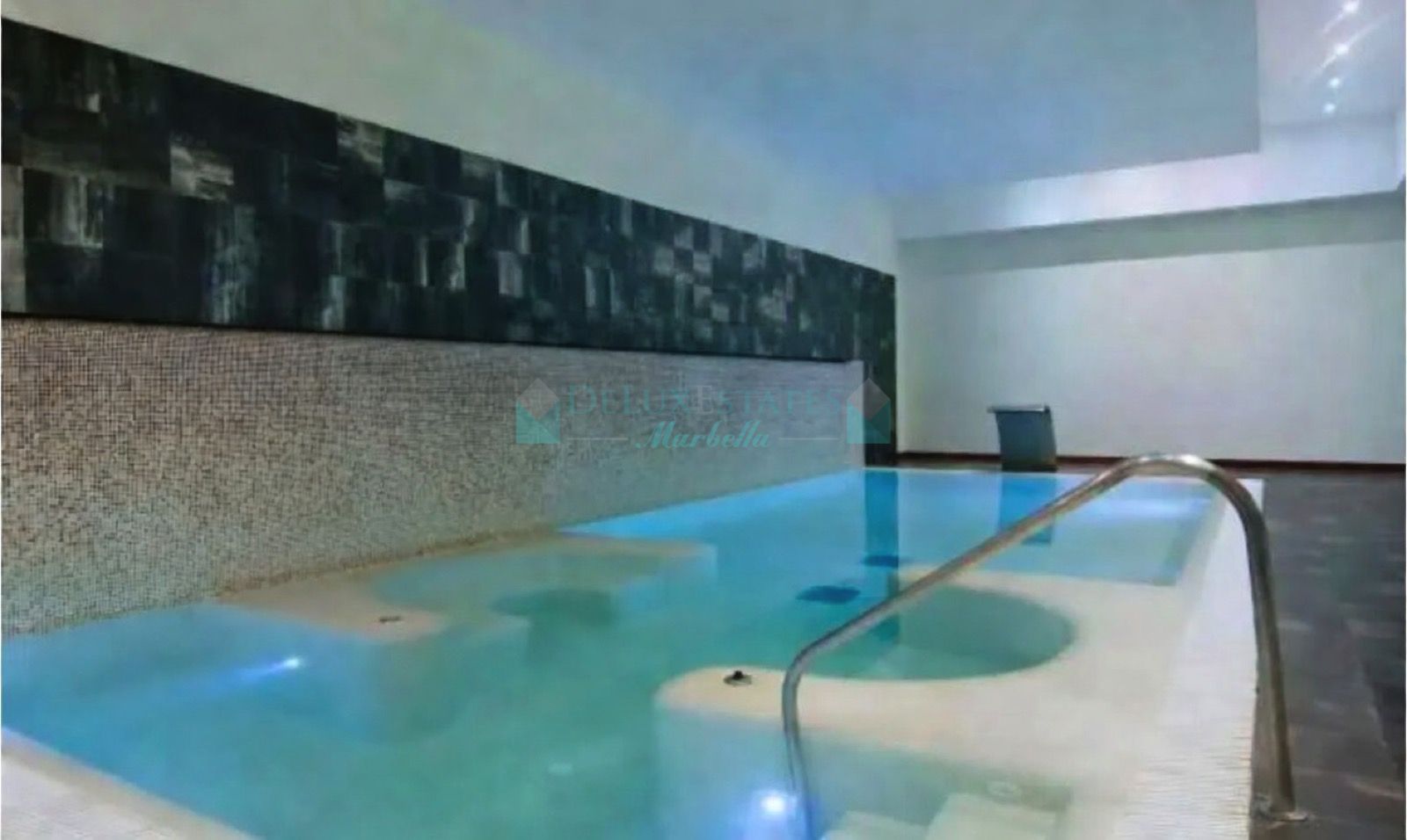 Apartment for sale in Benatalaya, Estepona