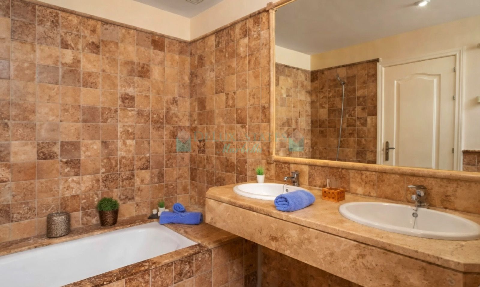 Apartment for sale in Benatalaya, Estepona