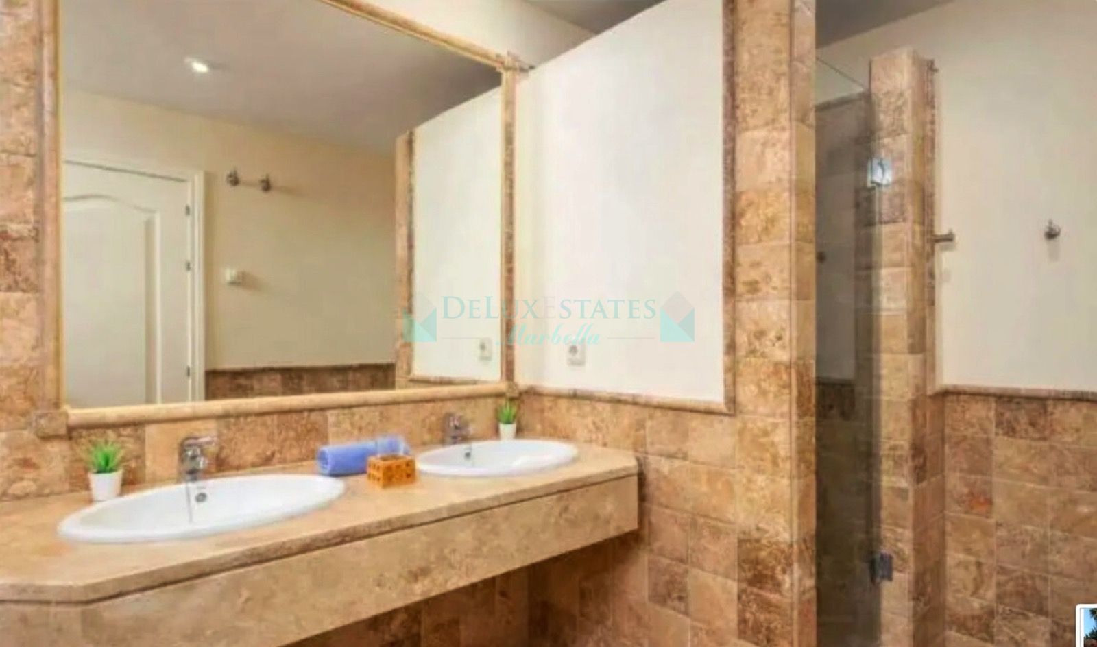 Apartment for sale in Benatalaya, Estepona