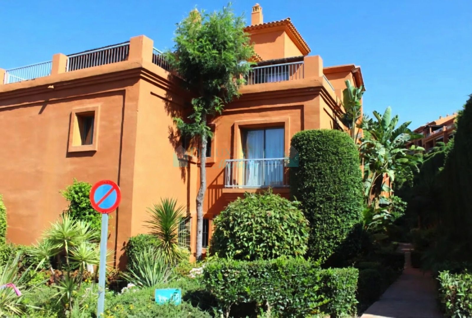 Apartment for sale in Benatalaya, Estepona