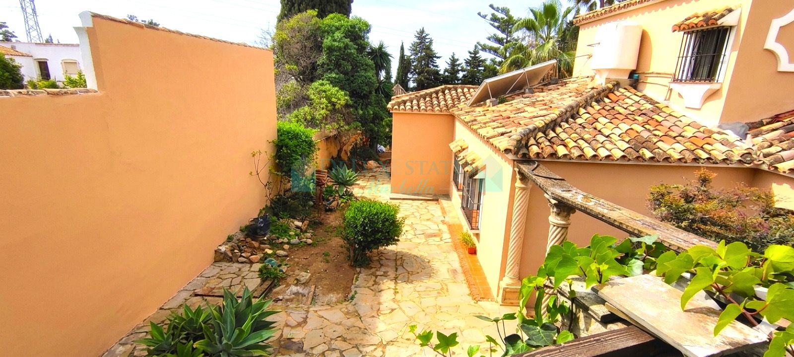 Villa for sale in Rio Real, Marbella East