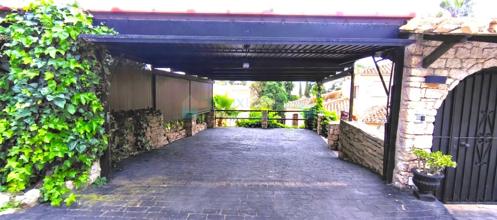 Villa for sale in Rio Real, Marbella East