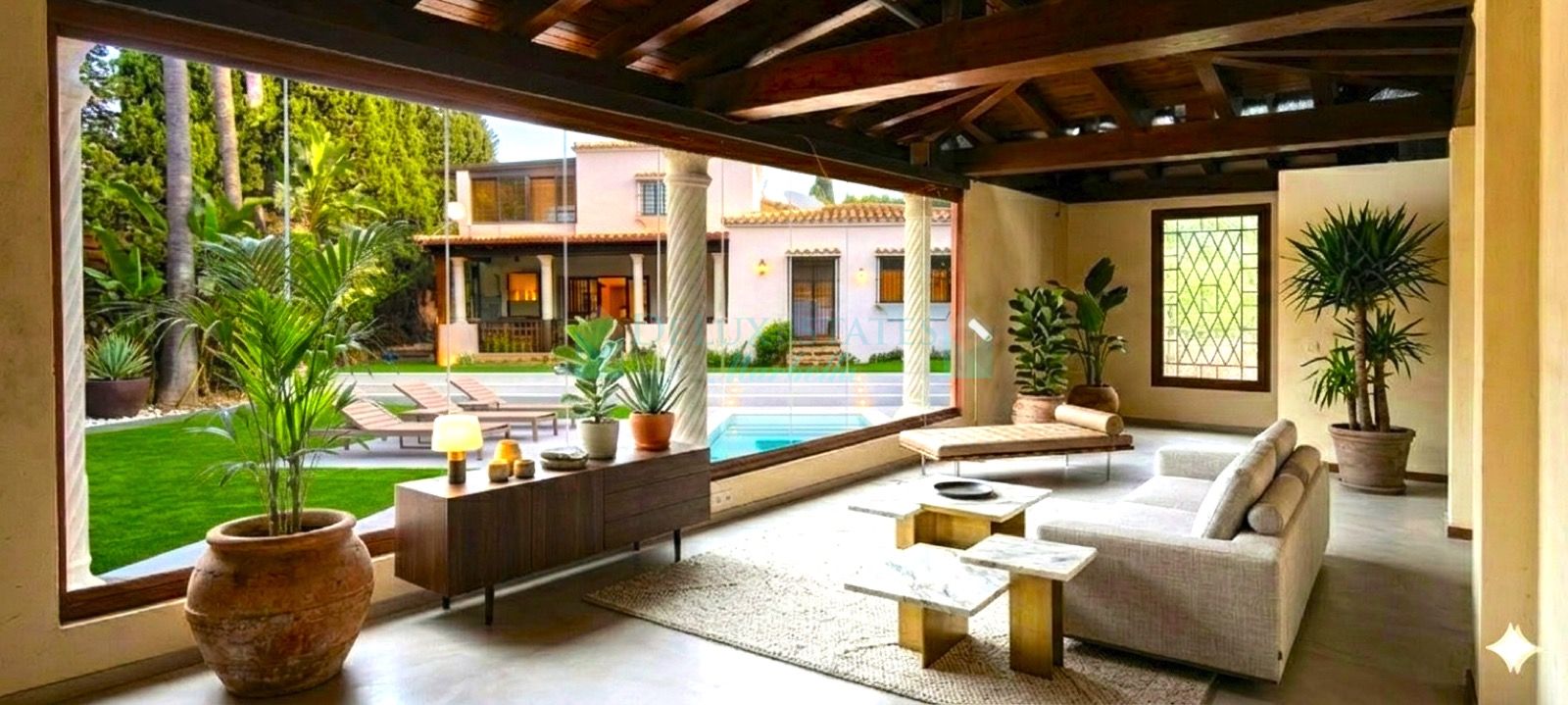 Villa for sale in Rio Real, Marbella East