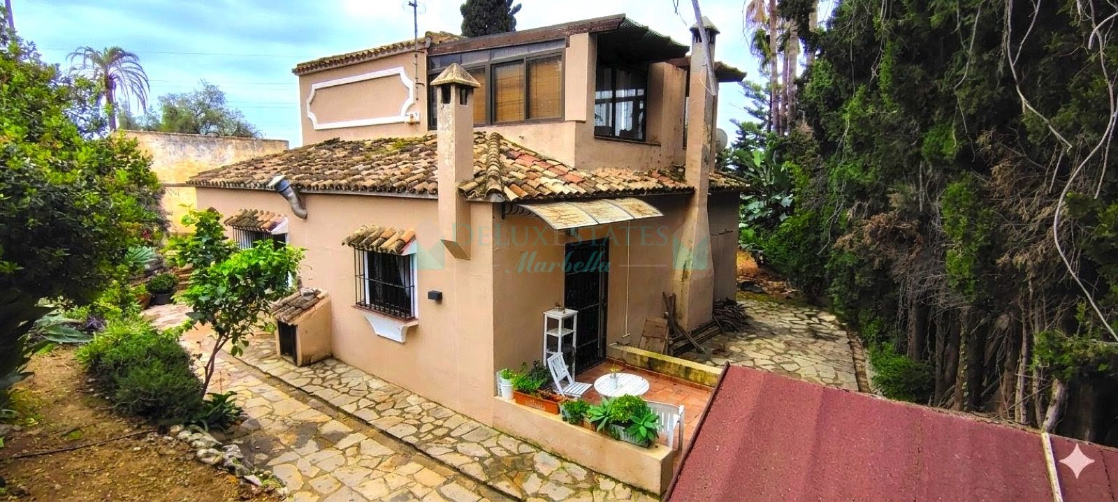 Villa for sale in Rio Real, Marbella East