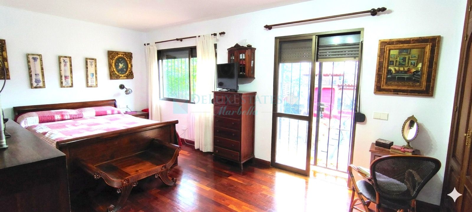 Villa for sale in Rio Real, Marbella East