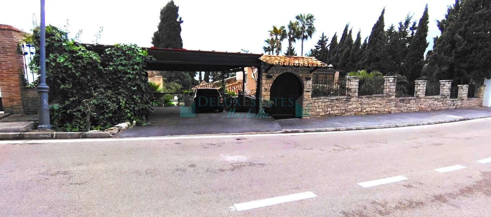 Villa for sale in Rio Real, Marbella East