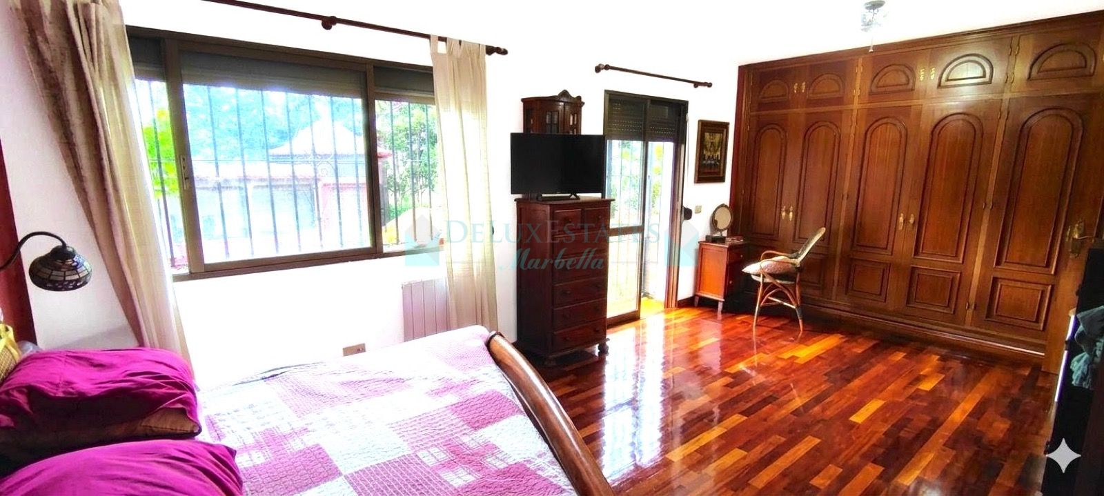 Villa for sale in Rio Real, Marbella East