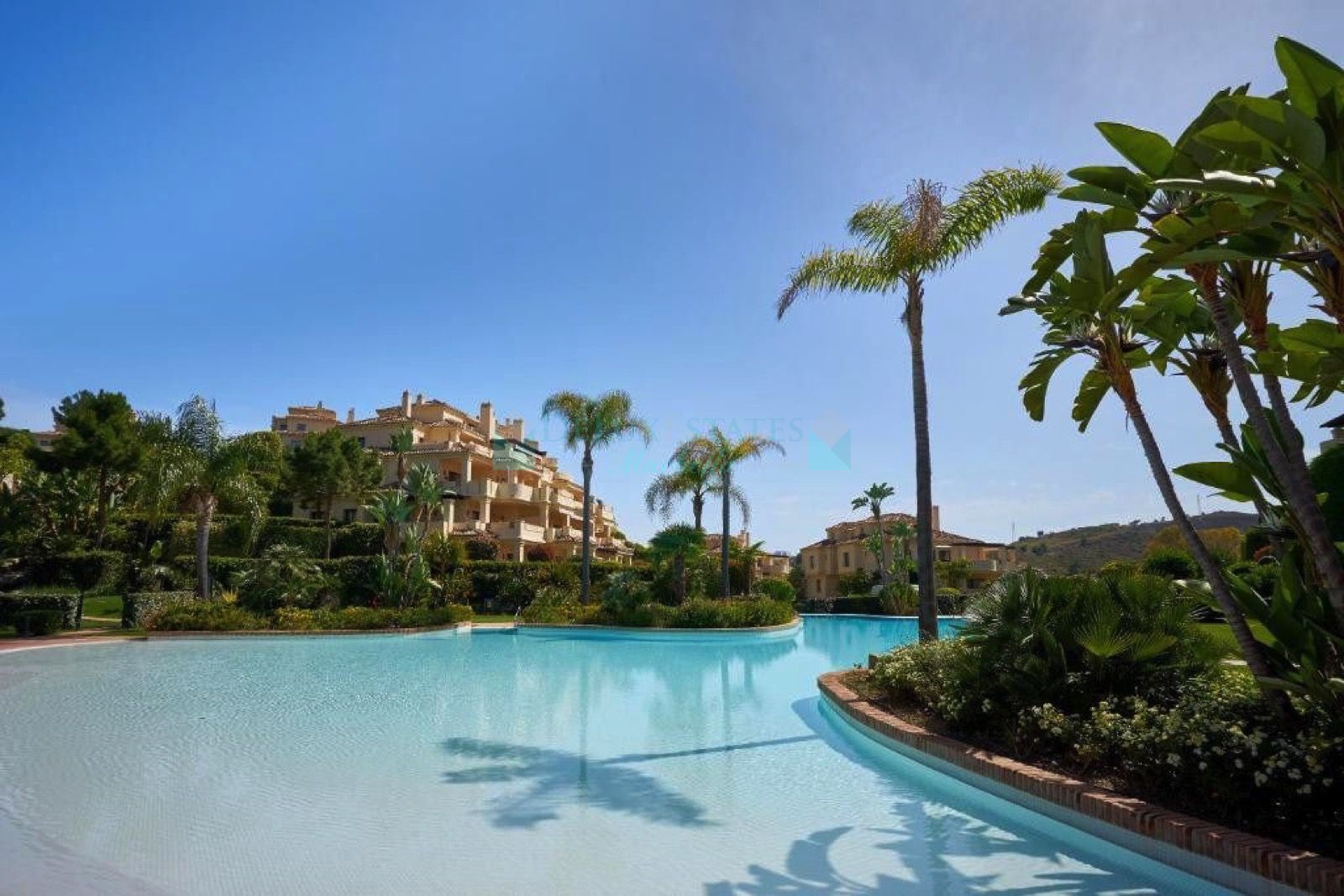 Ground Floor Apartment for sale in Los Capanes del Golf, Benahavis