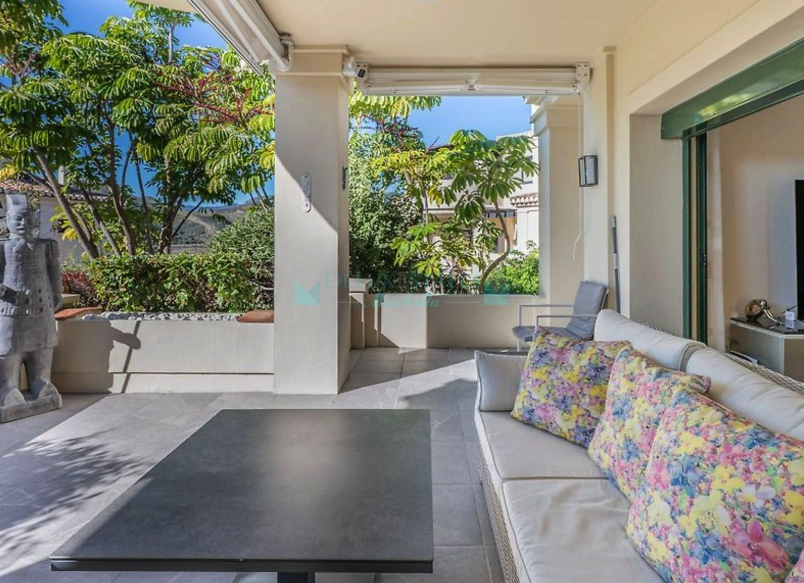 Ground Floor Apartment for sale in Los Capanes del Golf, Benahavis
