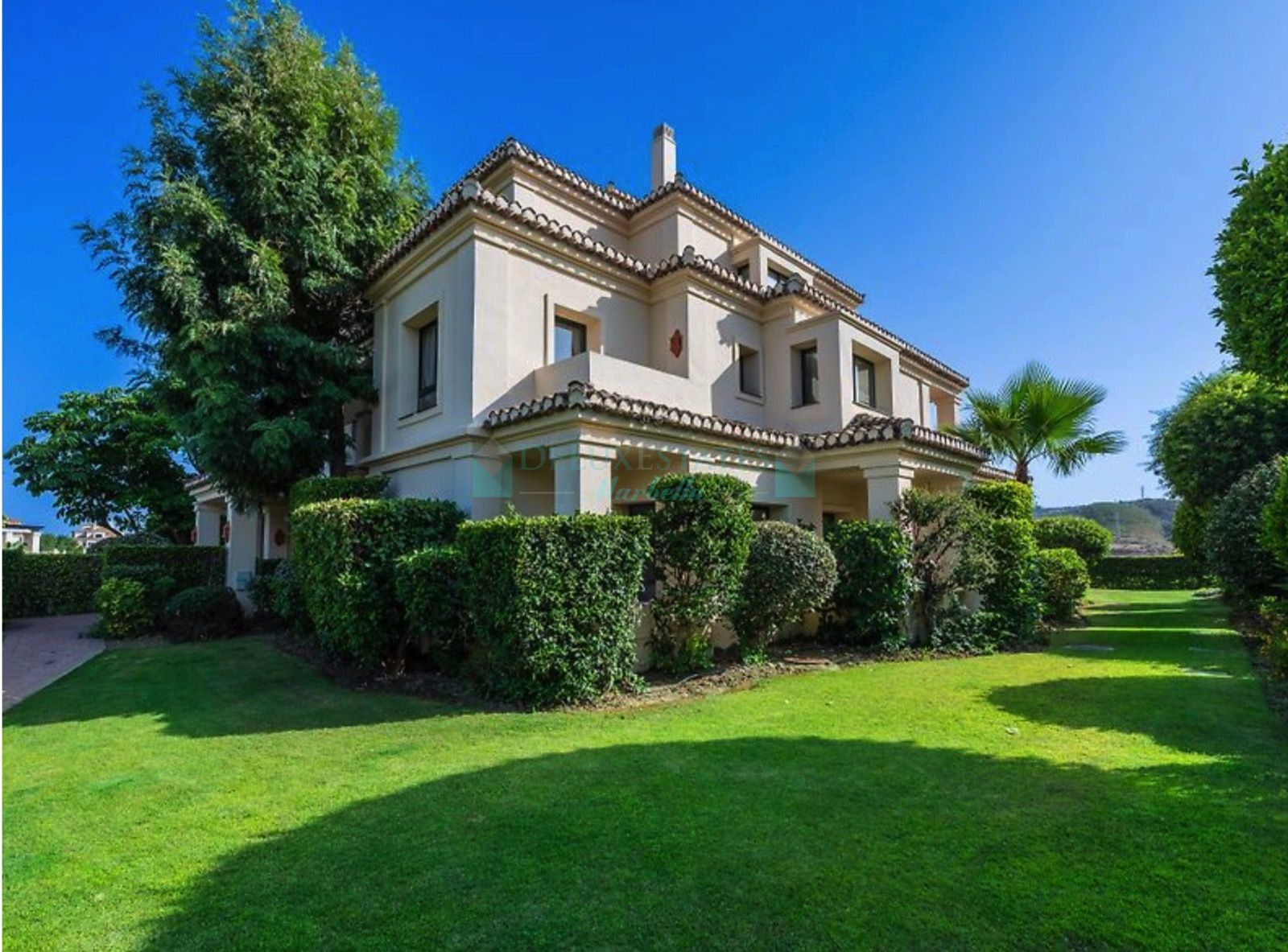 Ground Floor Apartment for sale in Los Capanes del Golf, Benahavis