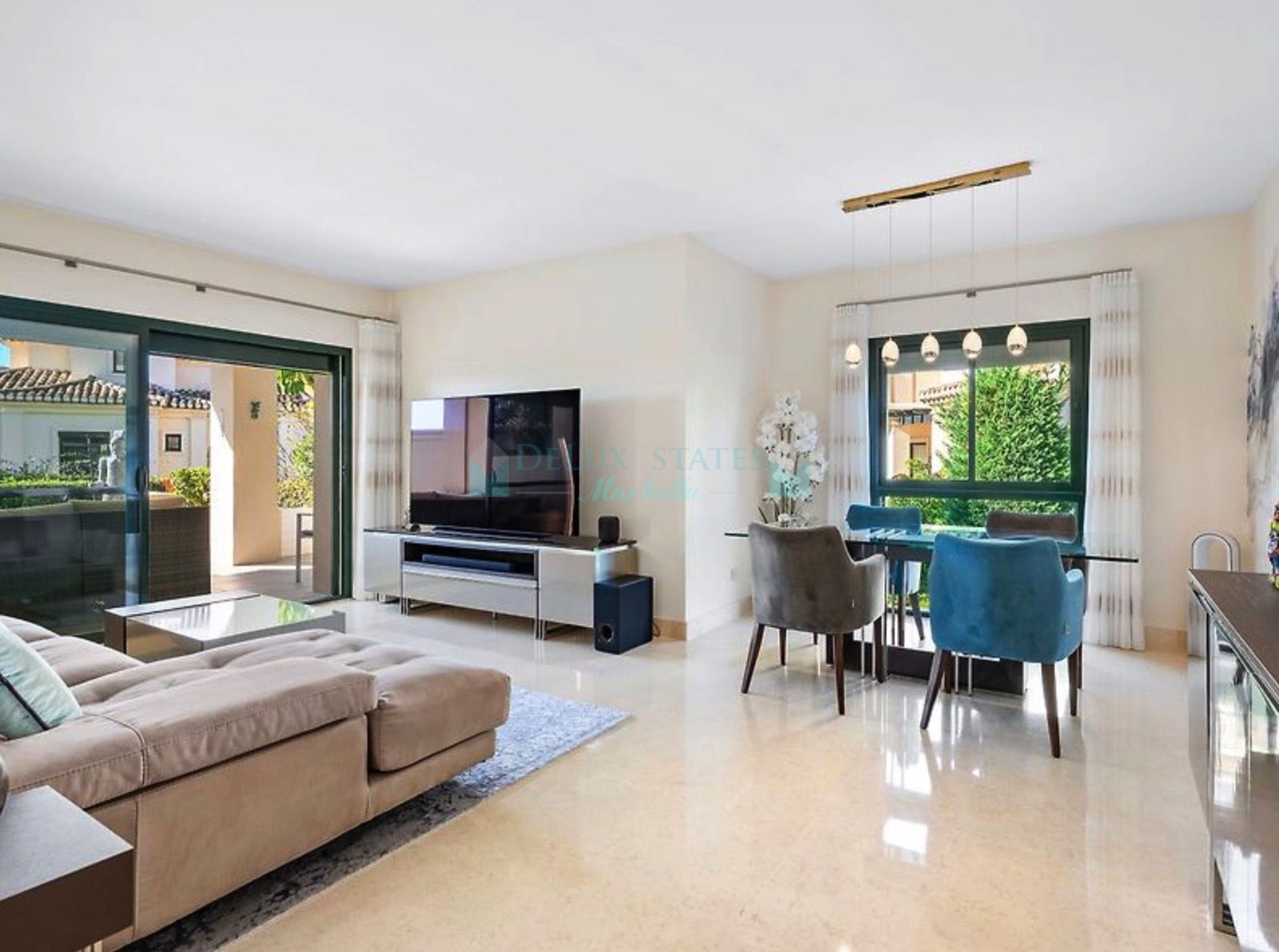 Ground Floor Apartment for sale in Los Capanes del Golf, Benahavis